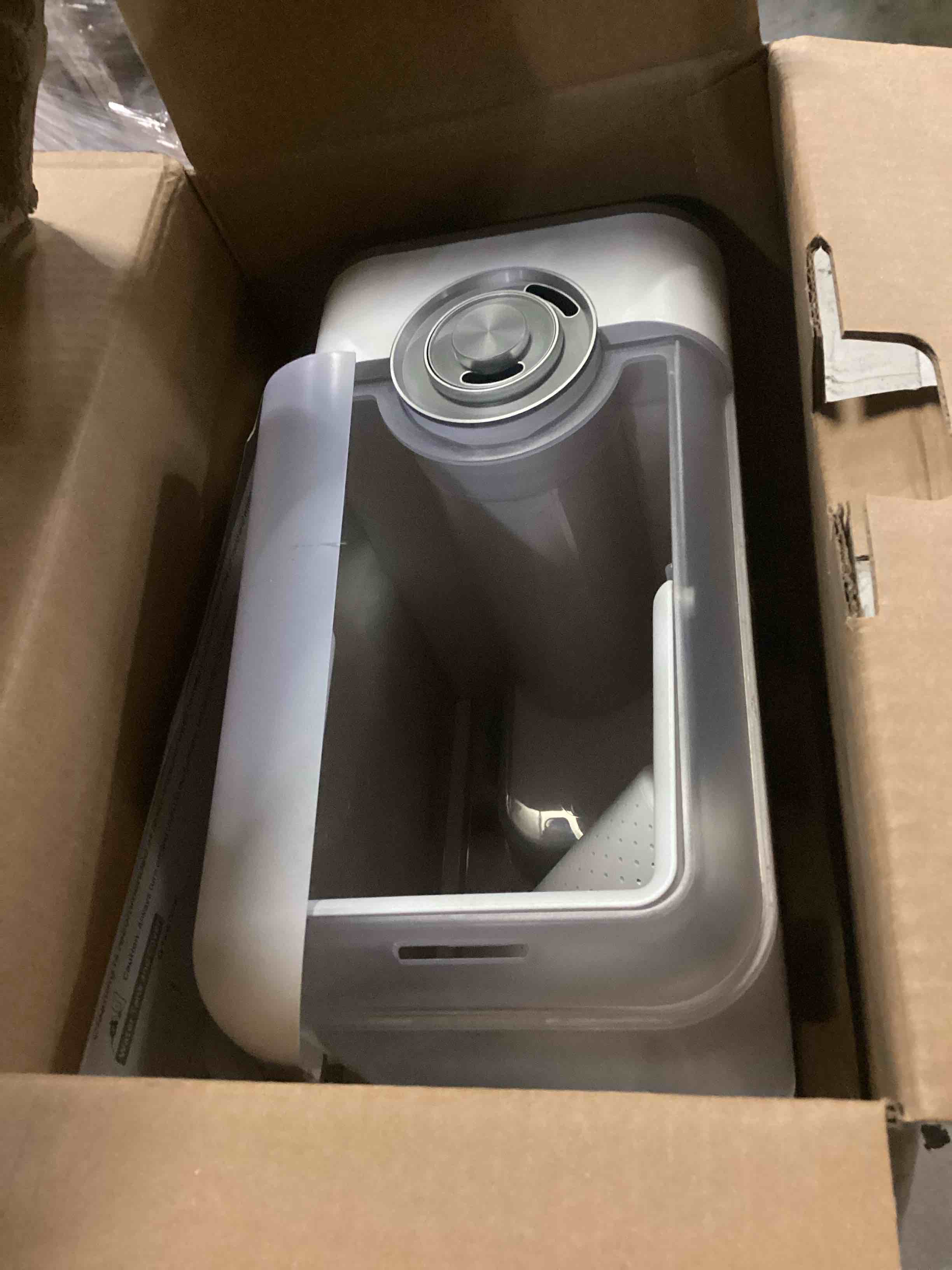 https://s3.amazonaws.com/lotting-images-prod/bidfta/RED5077908_1706380215189.jpeg