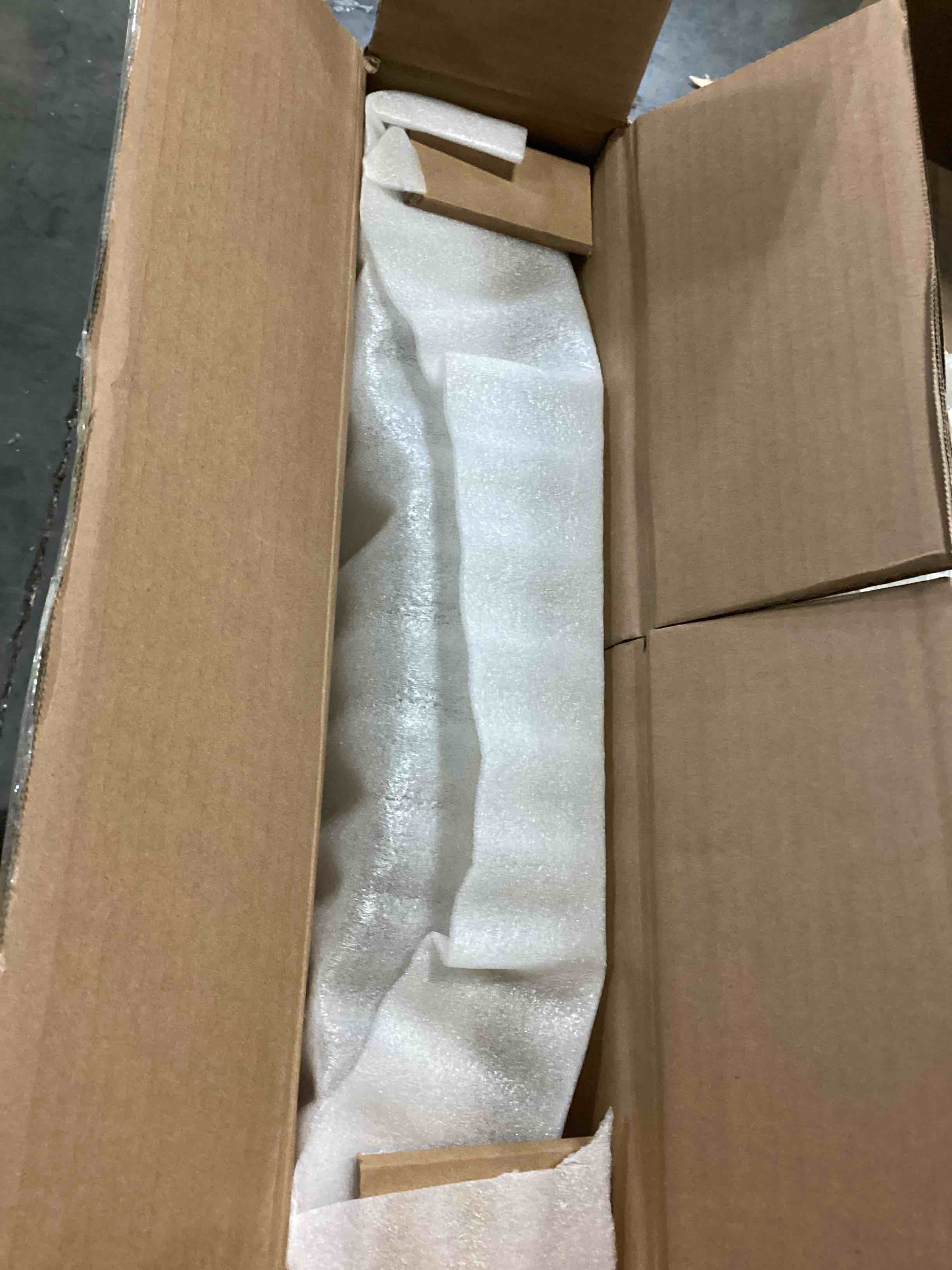 https://s3.amazonaws.com/lotting-images-prod/bidfta/RED5077932_1706530970065.jpeg