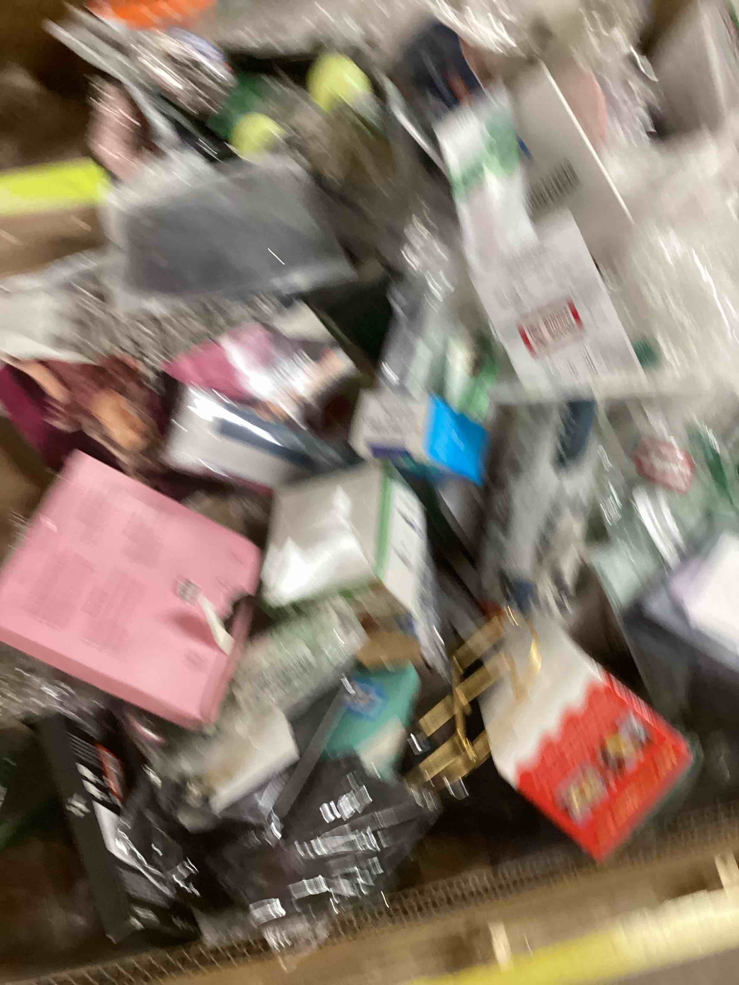 https://s3.amazonaws.com/lotting-images-prod/bidfta/RED5077959_1708127732904.jpeg
