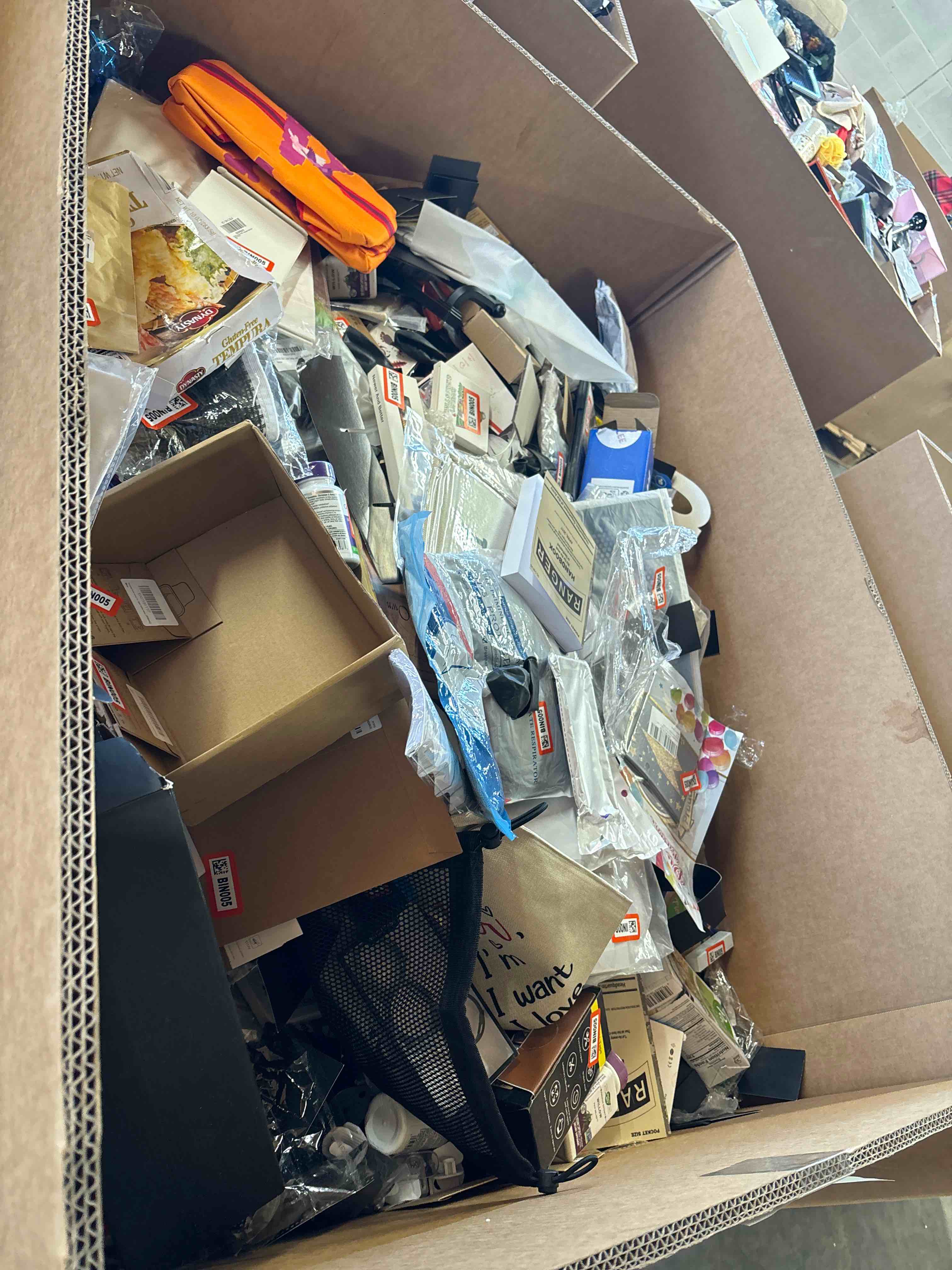 https://s3.amazonaws.com/lotting-images-prod/bidfta/RED5077975_1708454344793.jpeg