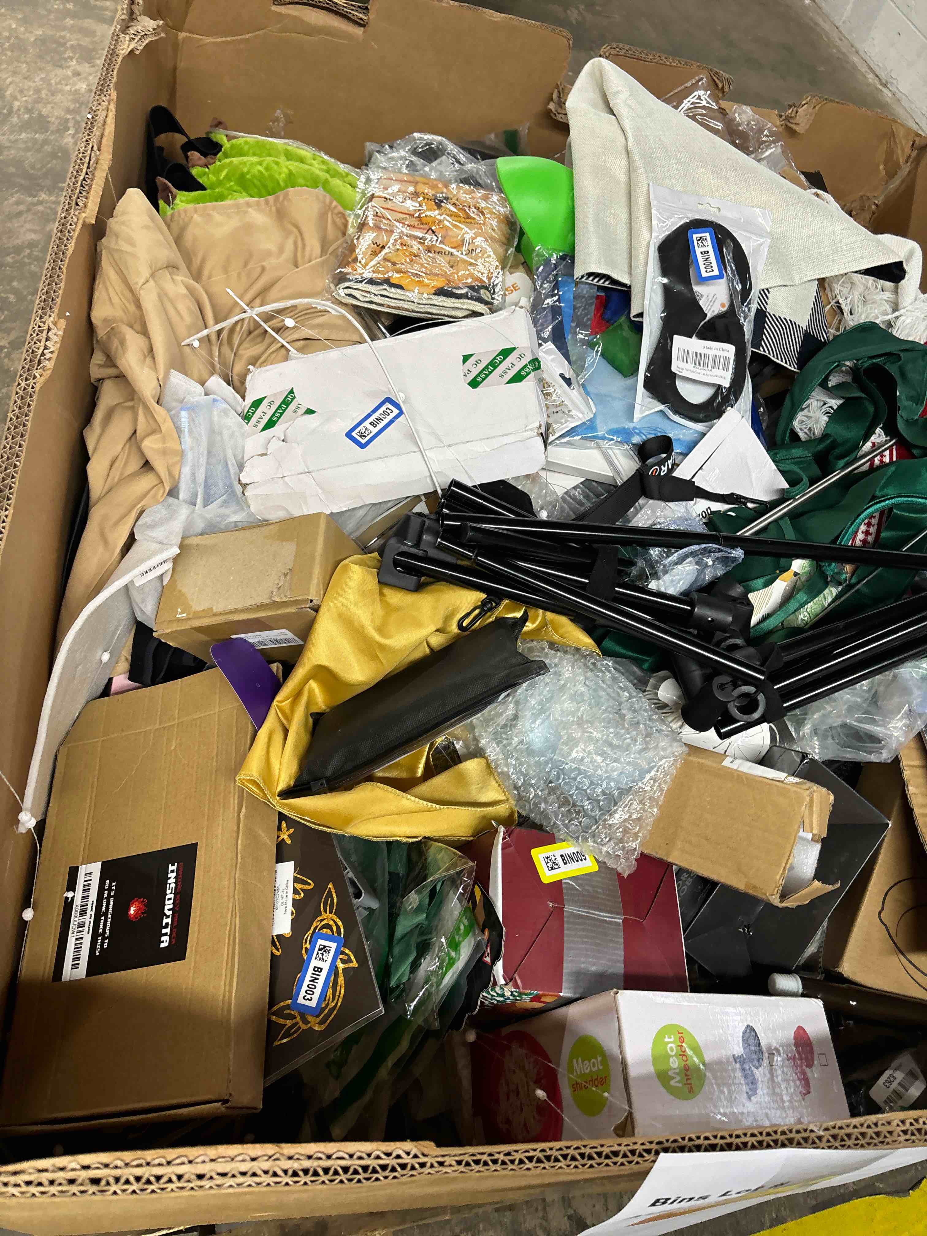 https://s3.amazonaws.com/lotting-images-prod/bidfta/RED5078030_1710540849241.jpeg