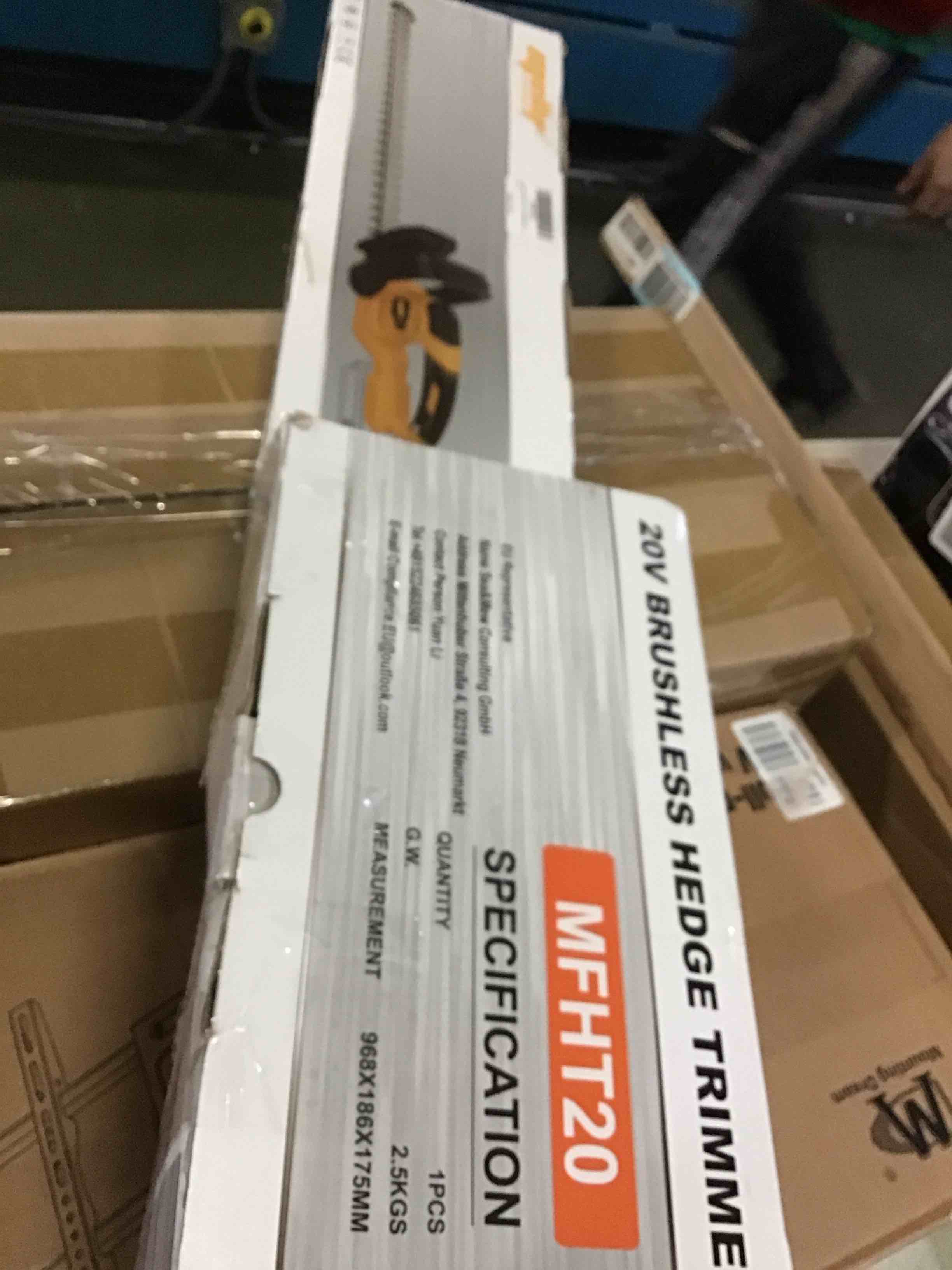 https://s3.amazonaws.com/lotting-images-prod/bidfta/RED5083976_1701877617043.jpeg