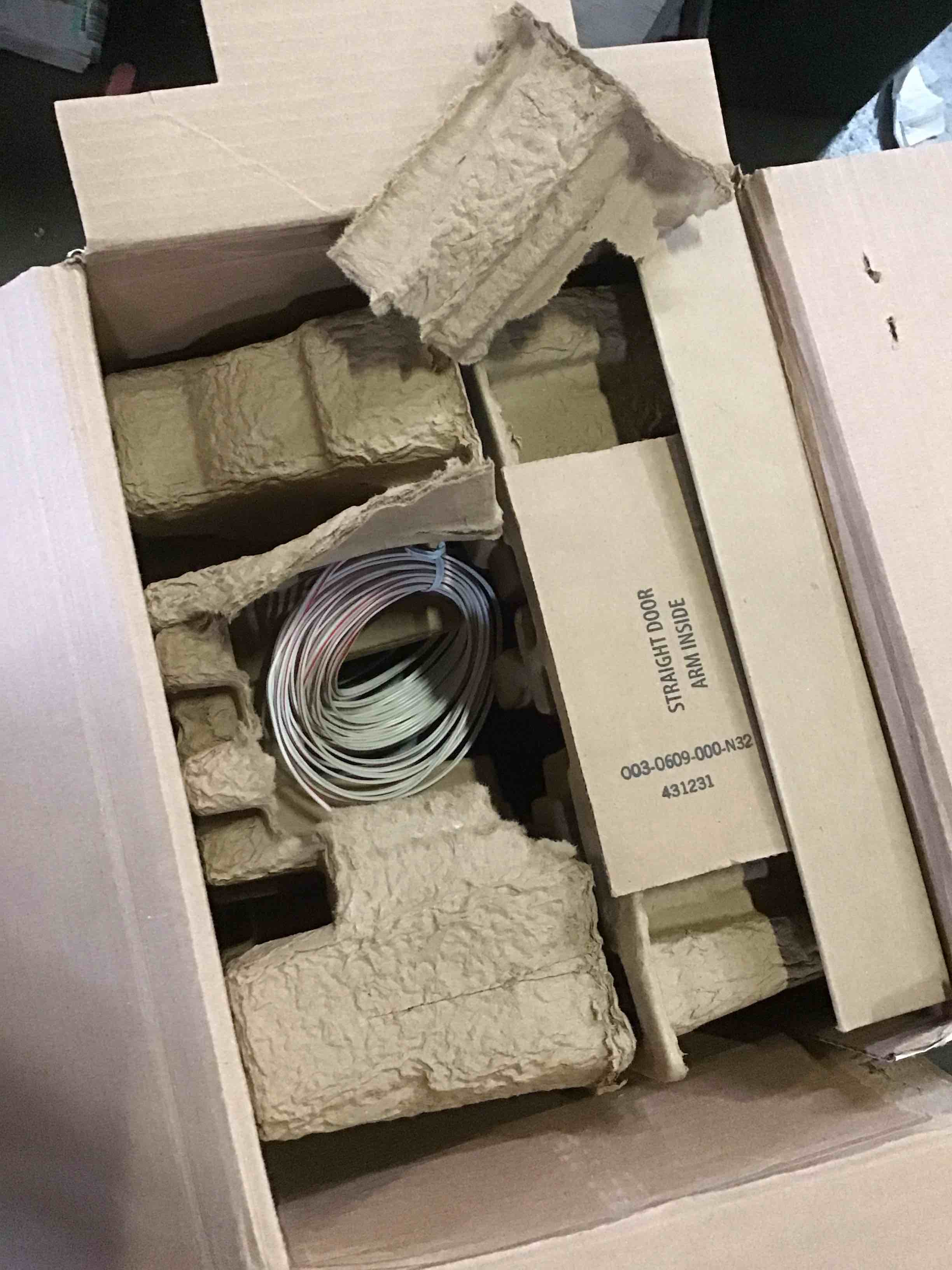https://s3.amazonaws.com/lotting-images-prod/bidfta/RED5084030_1701884027544.jpeg