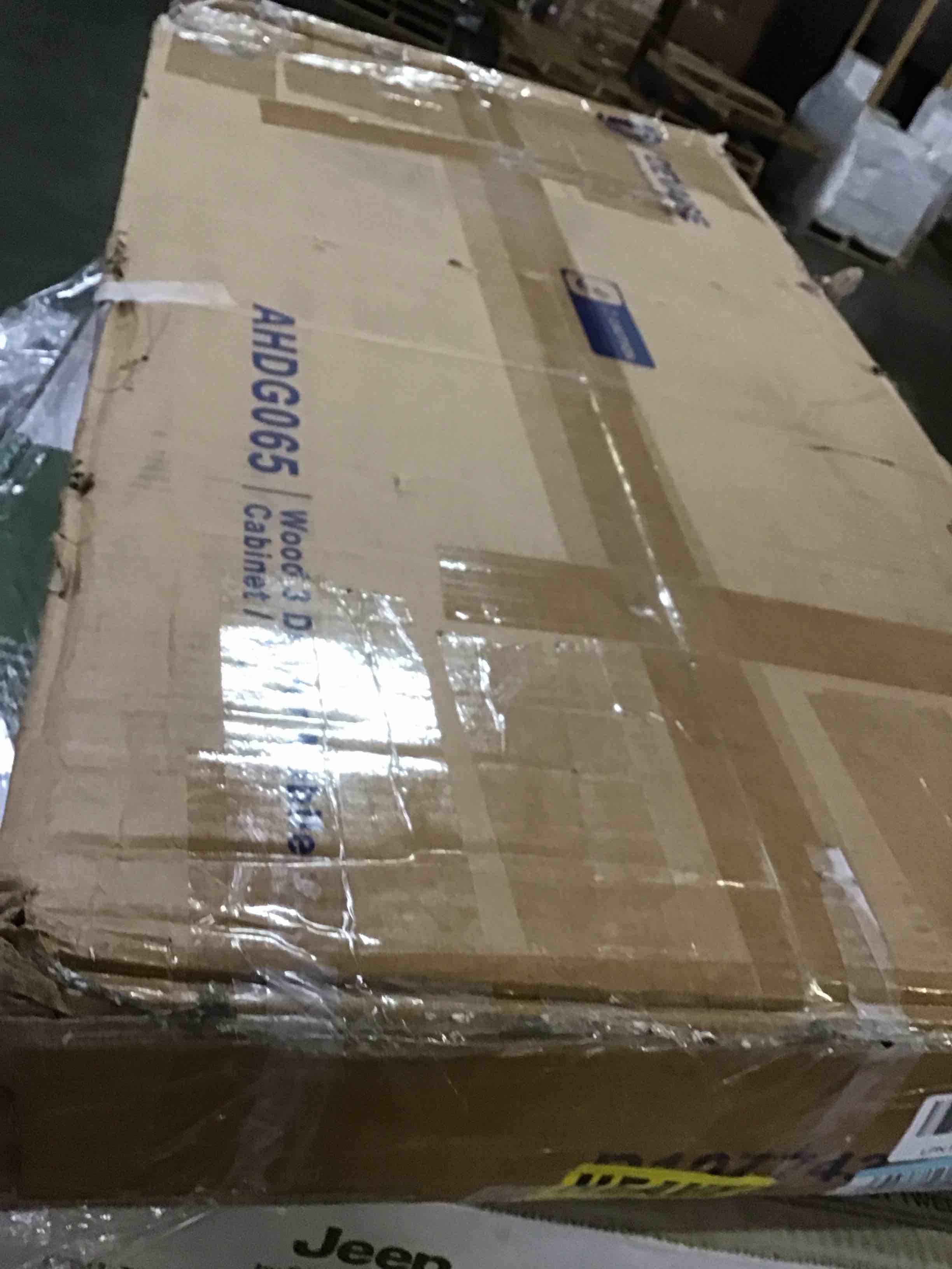 https://s3.amazonaws.com/lotting-images-prod/bidfta/RED5084491_1702064791987.jpeg