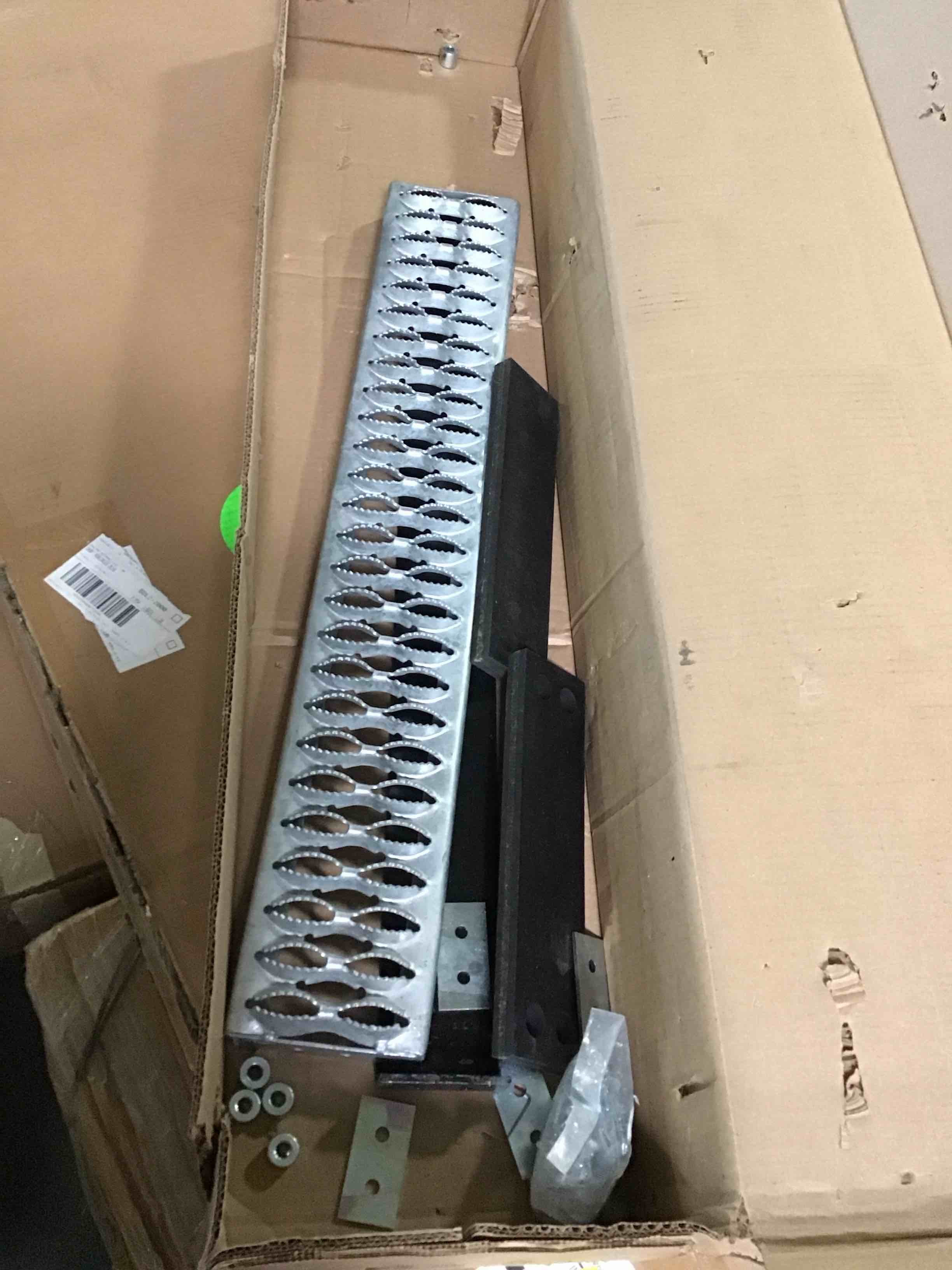 https://s3.amazonaws.com/lotting-images-prod/bidfta/RED5084874_1702409394067.jpeg
