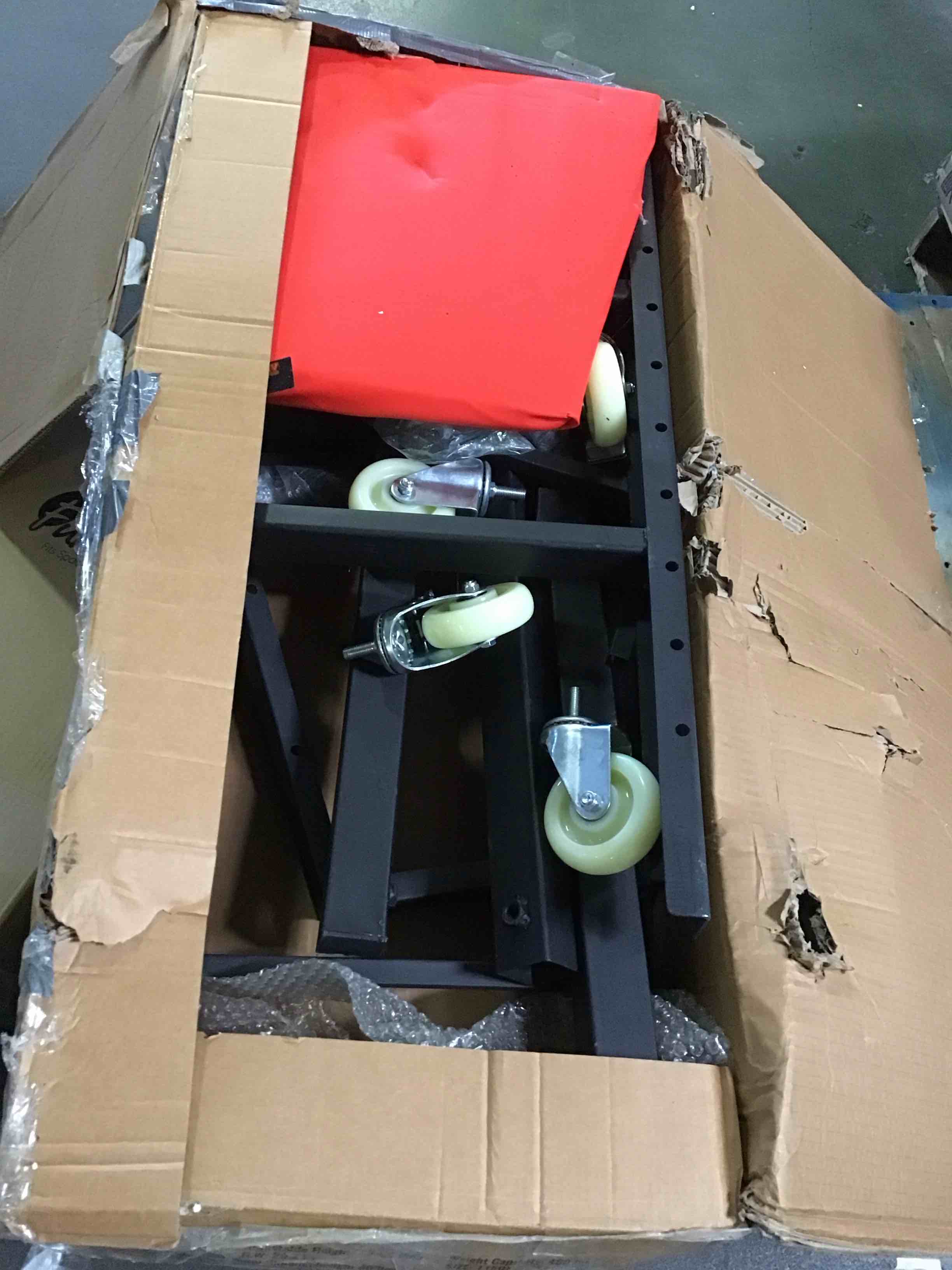 https://s3.amazonaws.com/lotting-images-prod/bidfta/RED5084877_1702409838612.jpeg