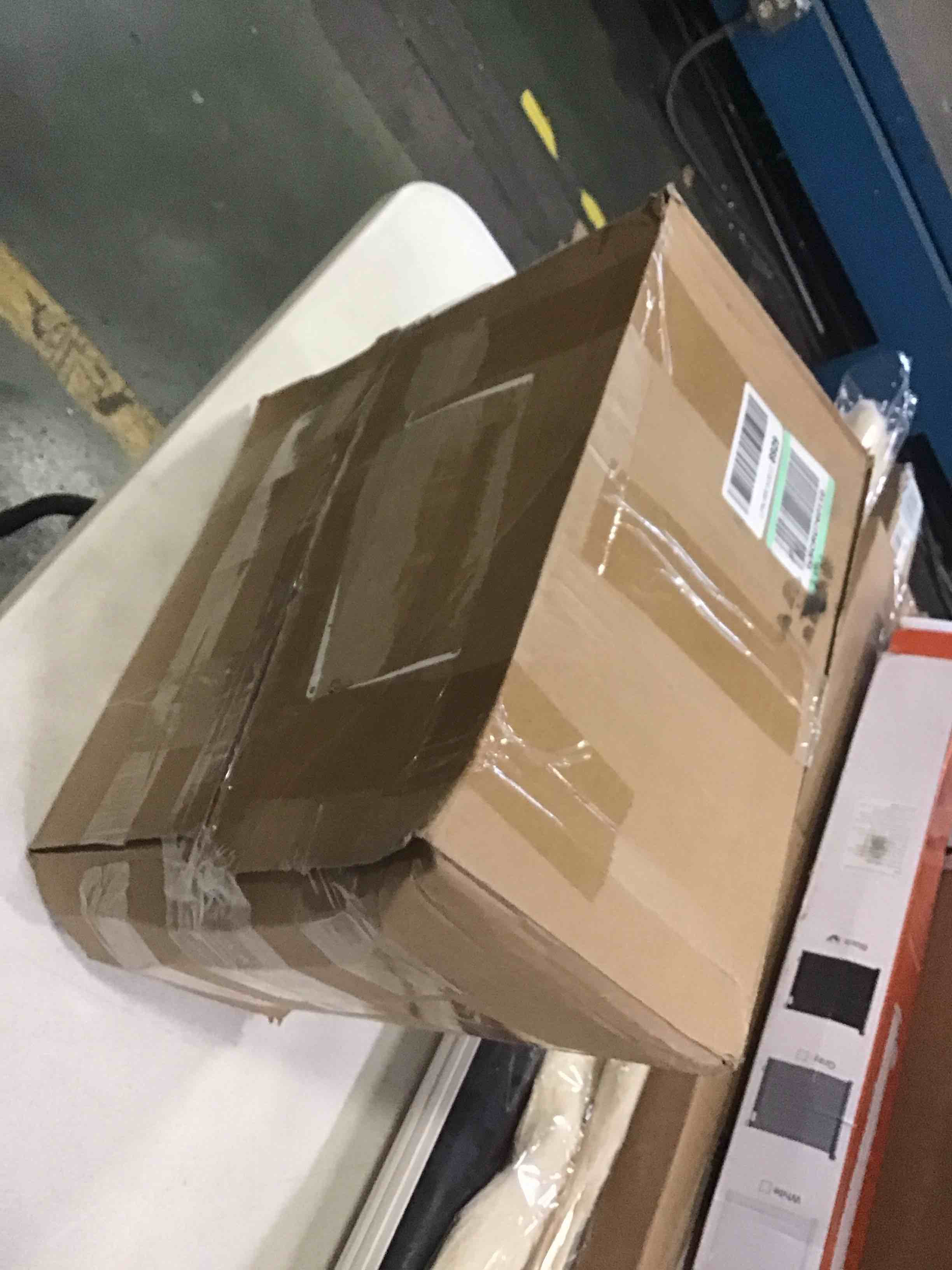 https://s3.amazonaws.com/lotting-images-prod/bidfta/RED5085251_1702579512458.jpeg