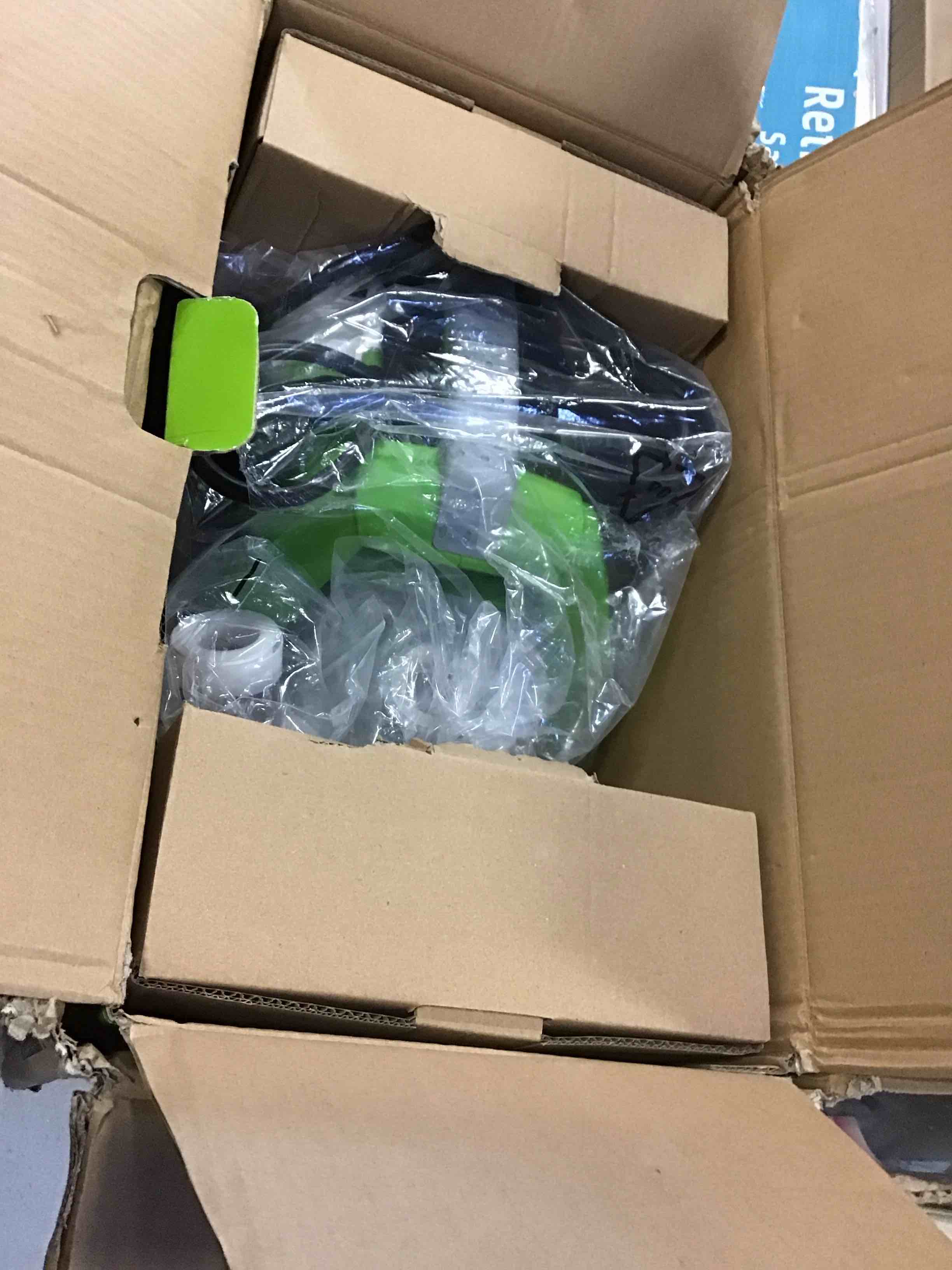 https://s3.amazonaws.com/lotting-images-prod/bidfta/RED5085272_1702582359780.jpeg