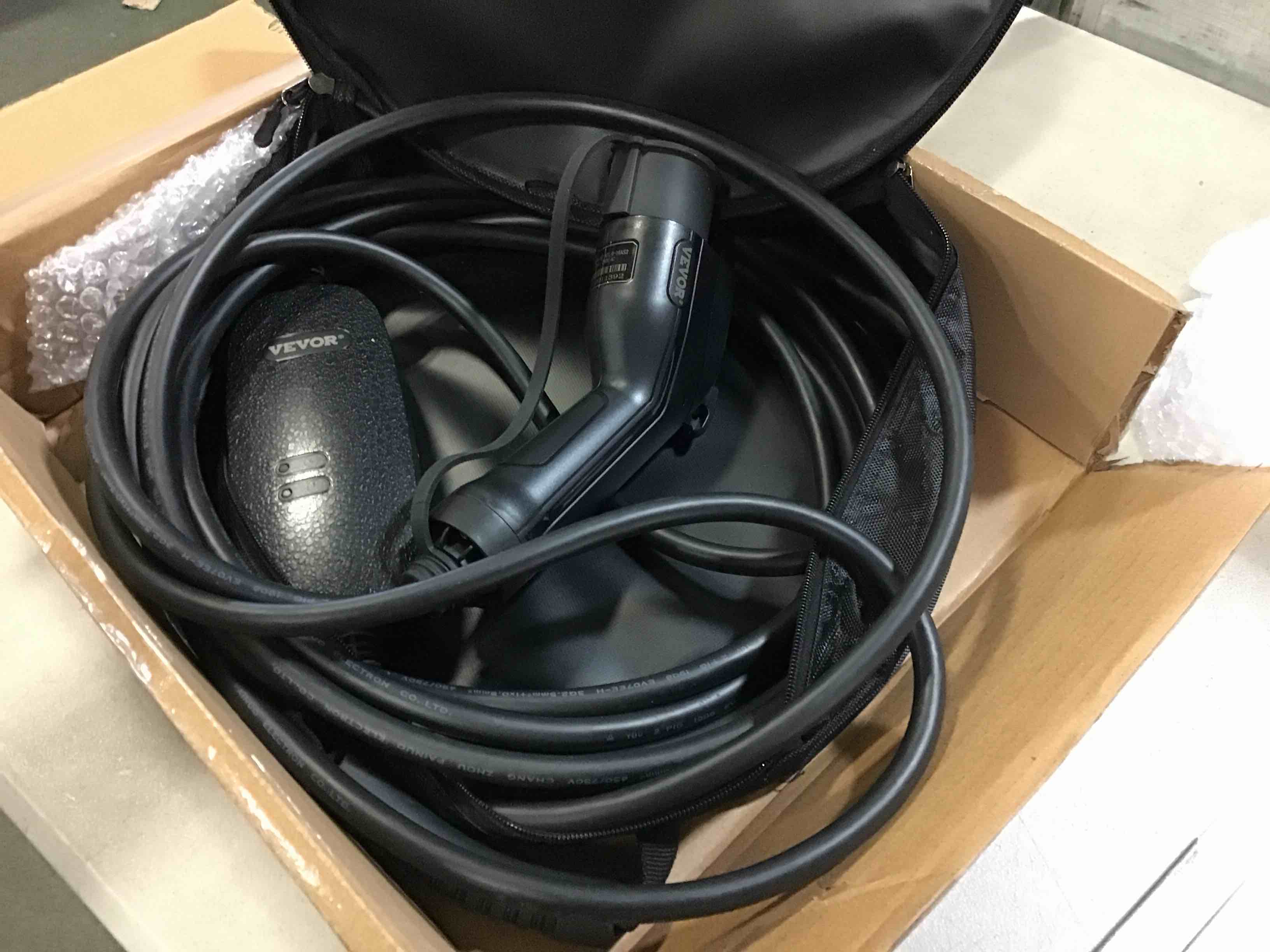 https://s3.amazonaws.com/lotting-images-prod/bidfta/RED5085468_1701959877079.jpeg