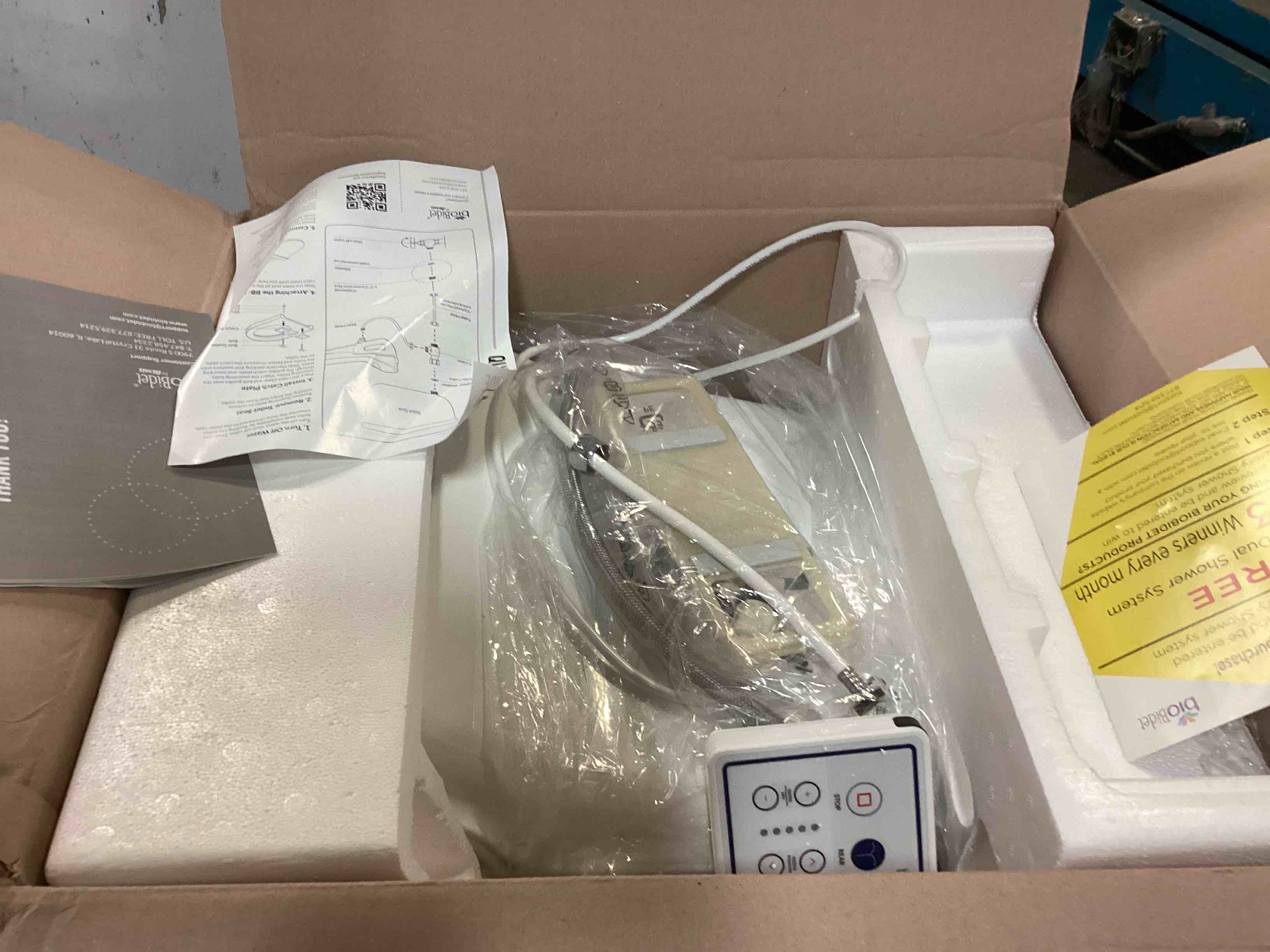 https://s3.amazonaws.com/lotting-images-prod/bidfta/RED5085614_1702052671118.jpeg