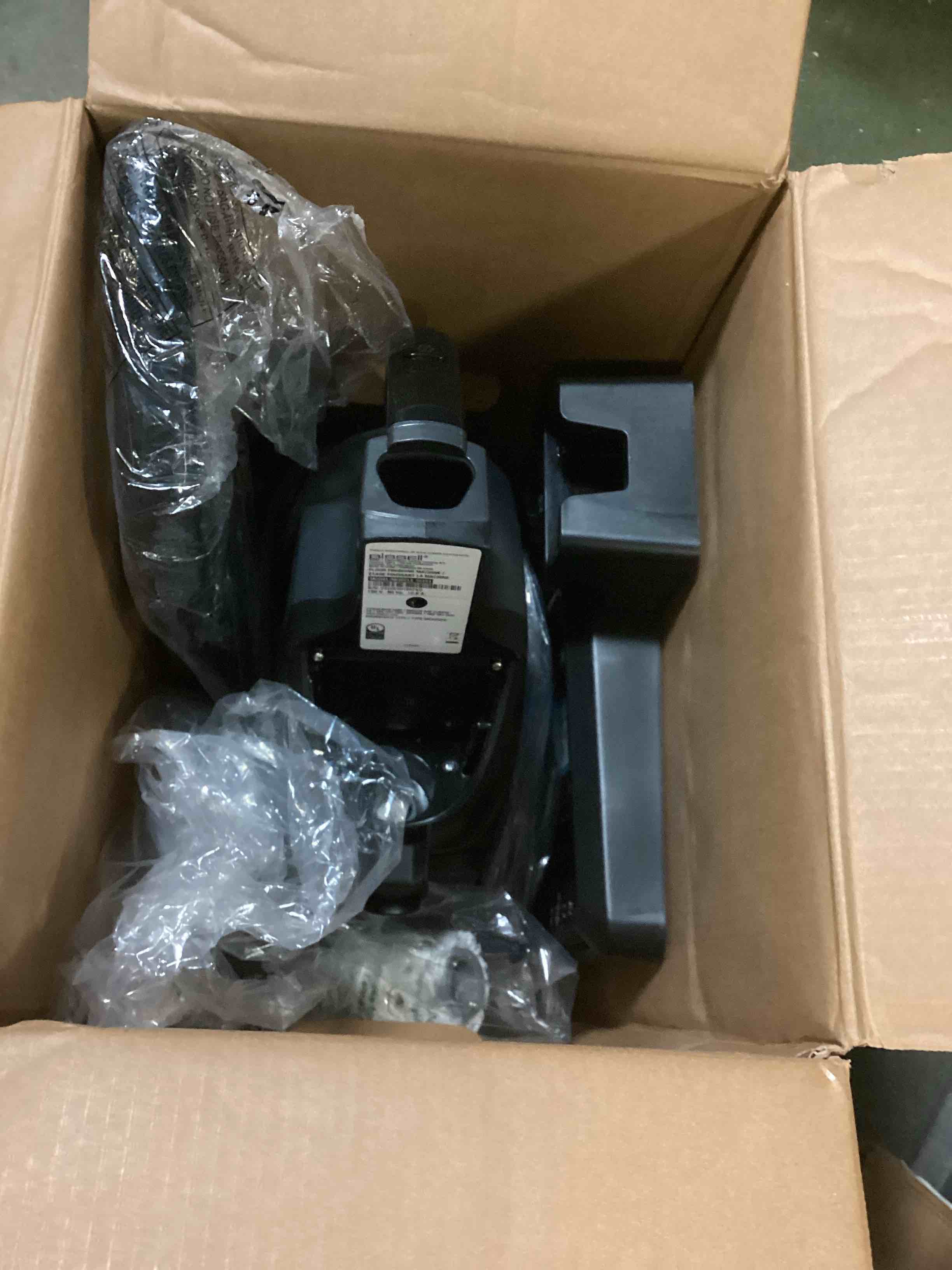 https://s3.amazonaws.com/lotting-images-prod/bidfta/RED5085702_1702304079745.jpeg