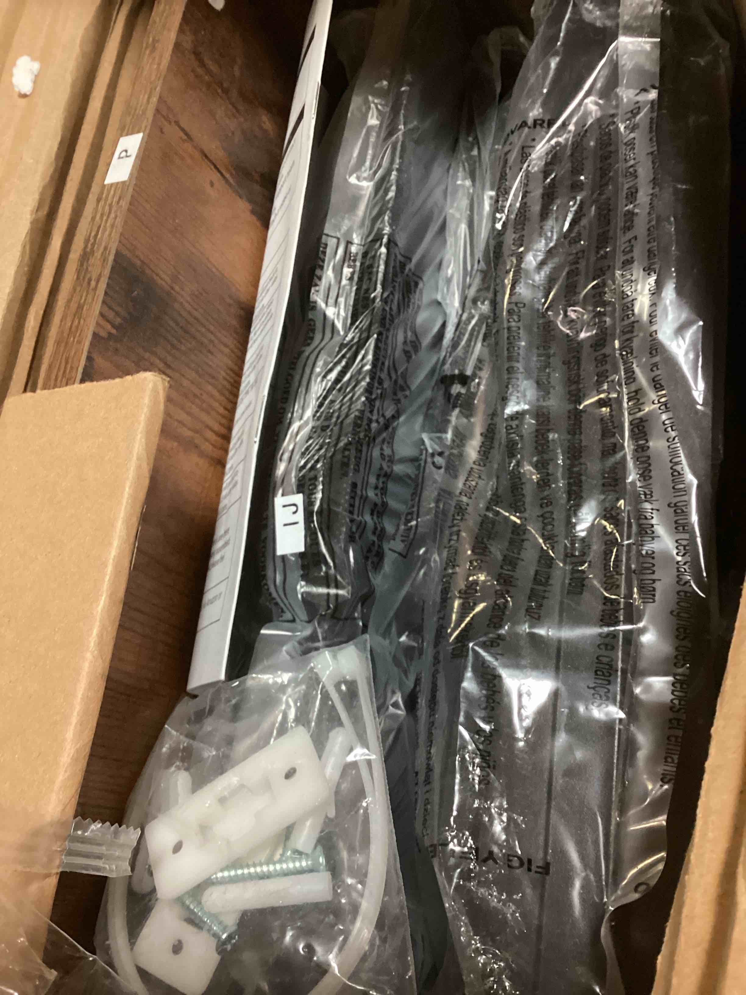 https://s3.amazonaws.com/lotting-images-prod/bidfta/RED5085924_1702412955527.jpeg