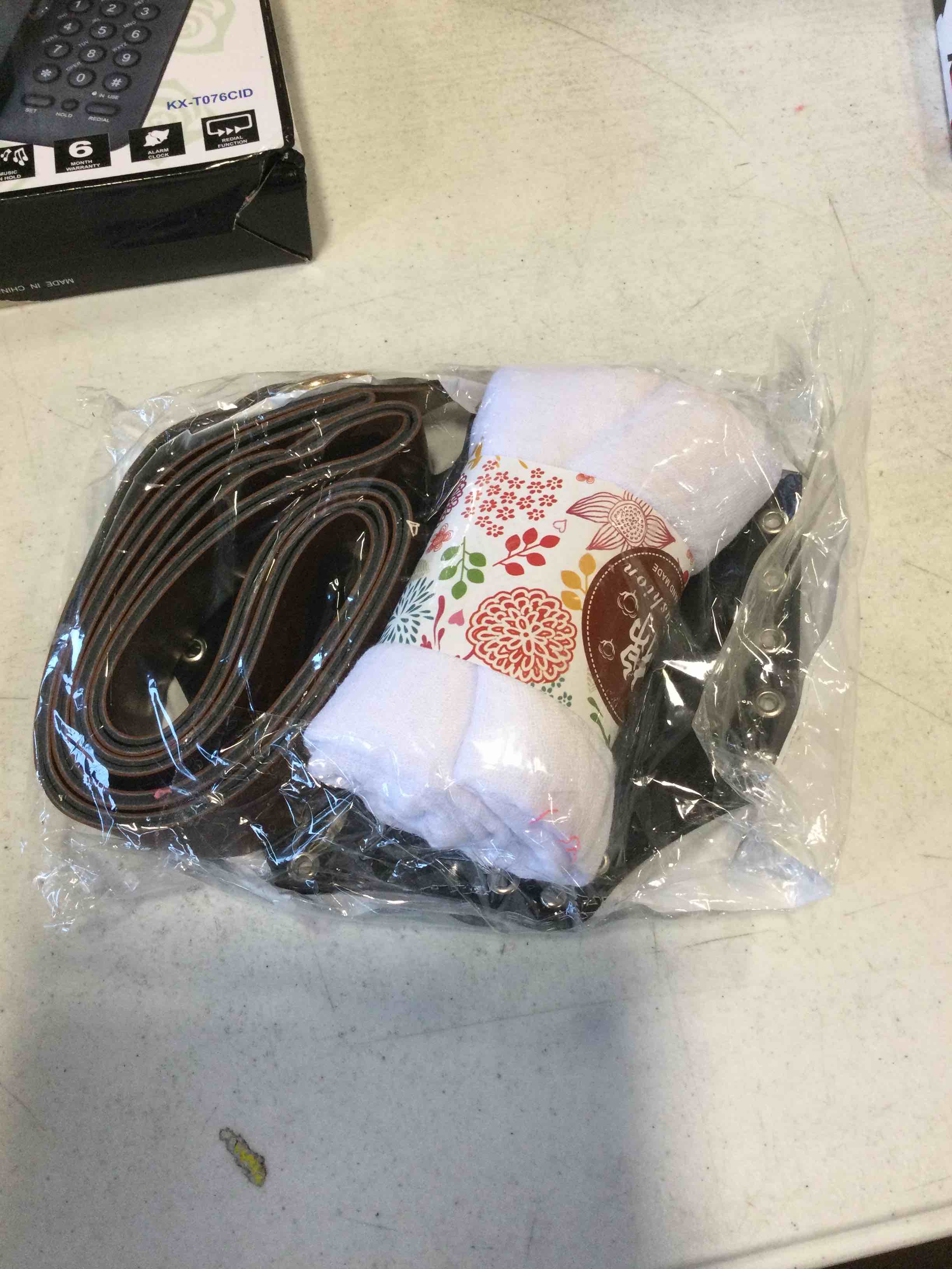 https://s3.amazonaws.com/lotting-images-prod/bidfta/RED5087162_1702562153819.jpeg