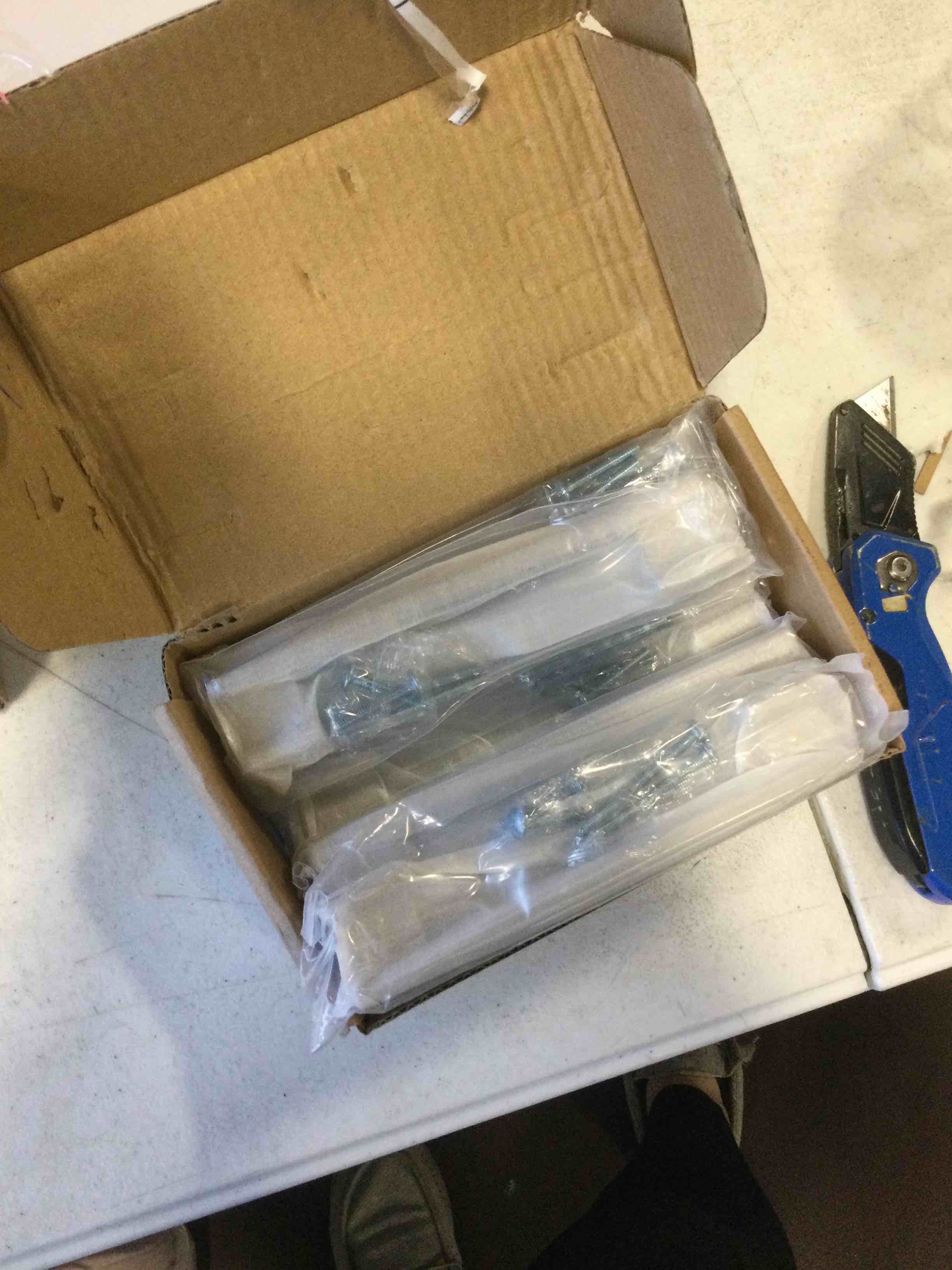 https://s3.amazonaws.com/lotting-images-prod/bidfta/RED5087189_1702568324059.jpeg