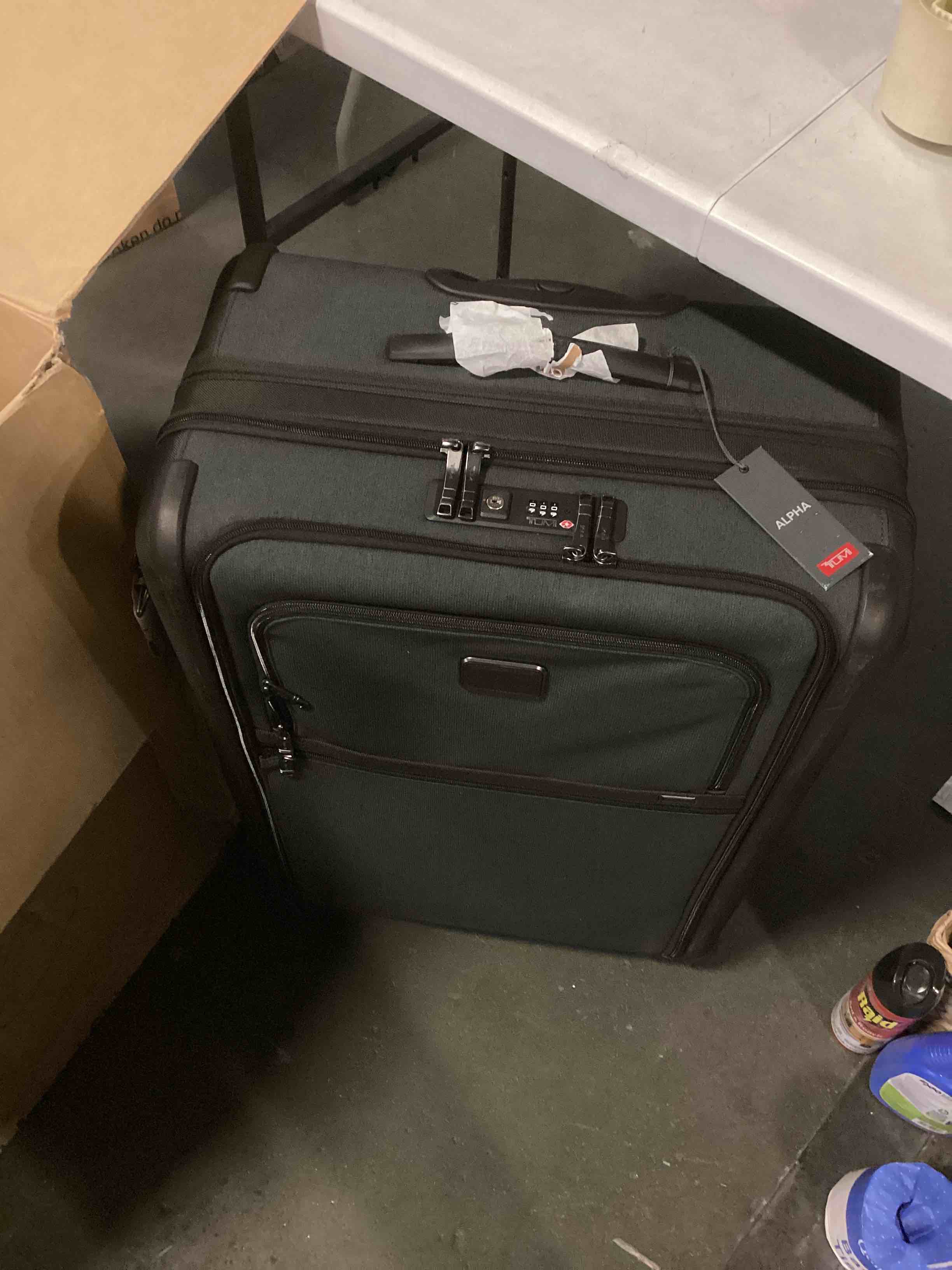 https://s3.amazonaws.com/lotting-images-prod/bidfta/RED5087701_1702910328772.jpeg