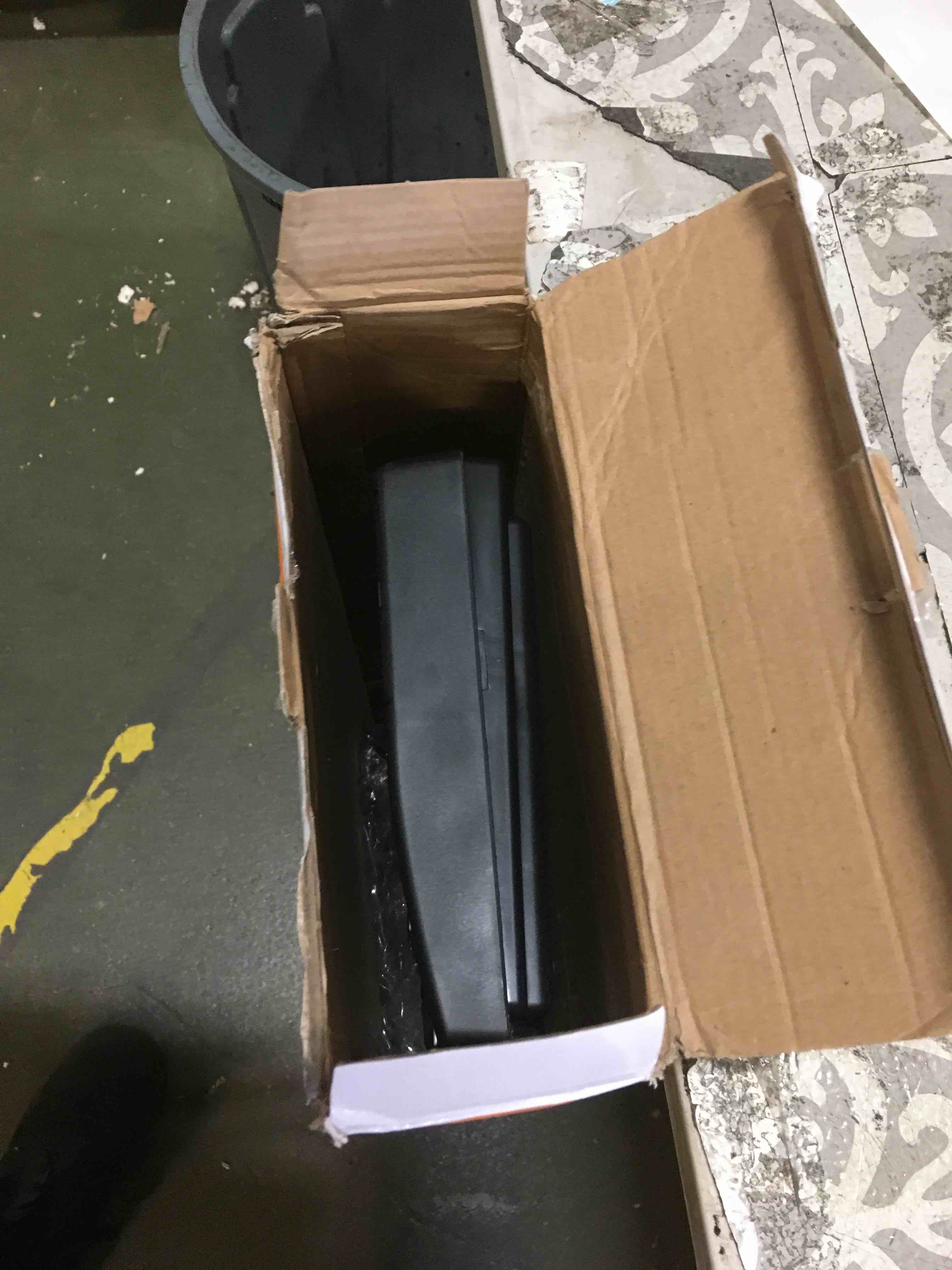 https://s3.amazonaws.com/lotting-images-prod/bidfta/RED5088829_1702493739949.jpeg
