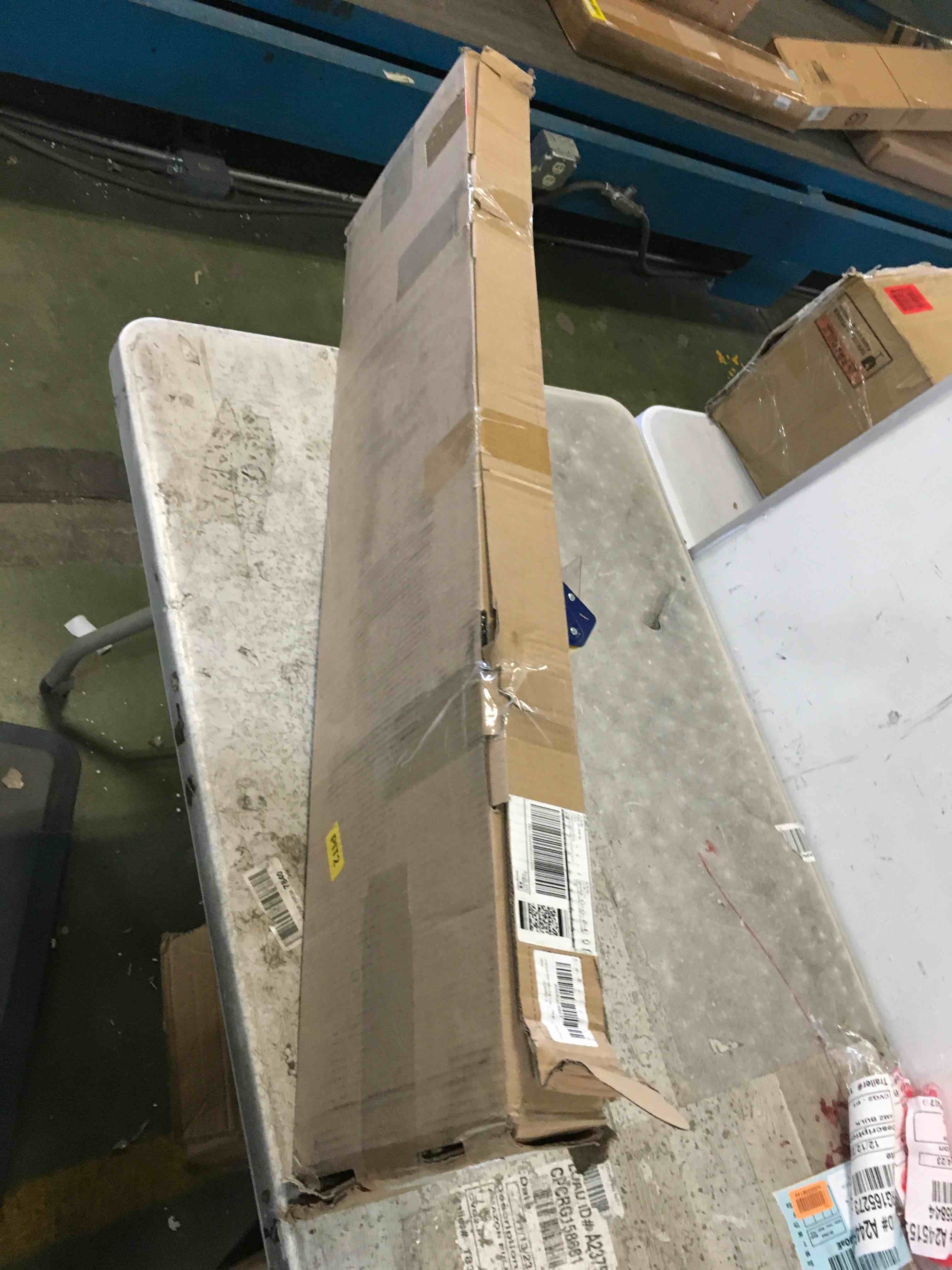 https://s3.amazonaws.com/lotting-images-prod/bidfta/RED5088955_1702568448697.jpeg
