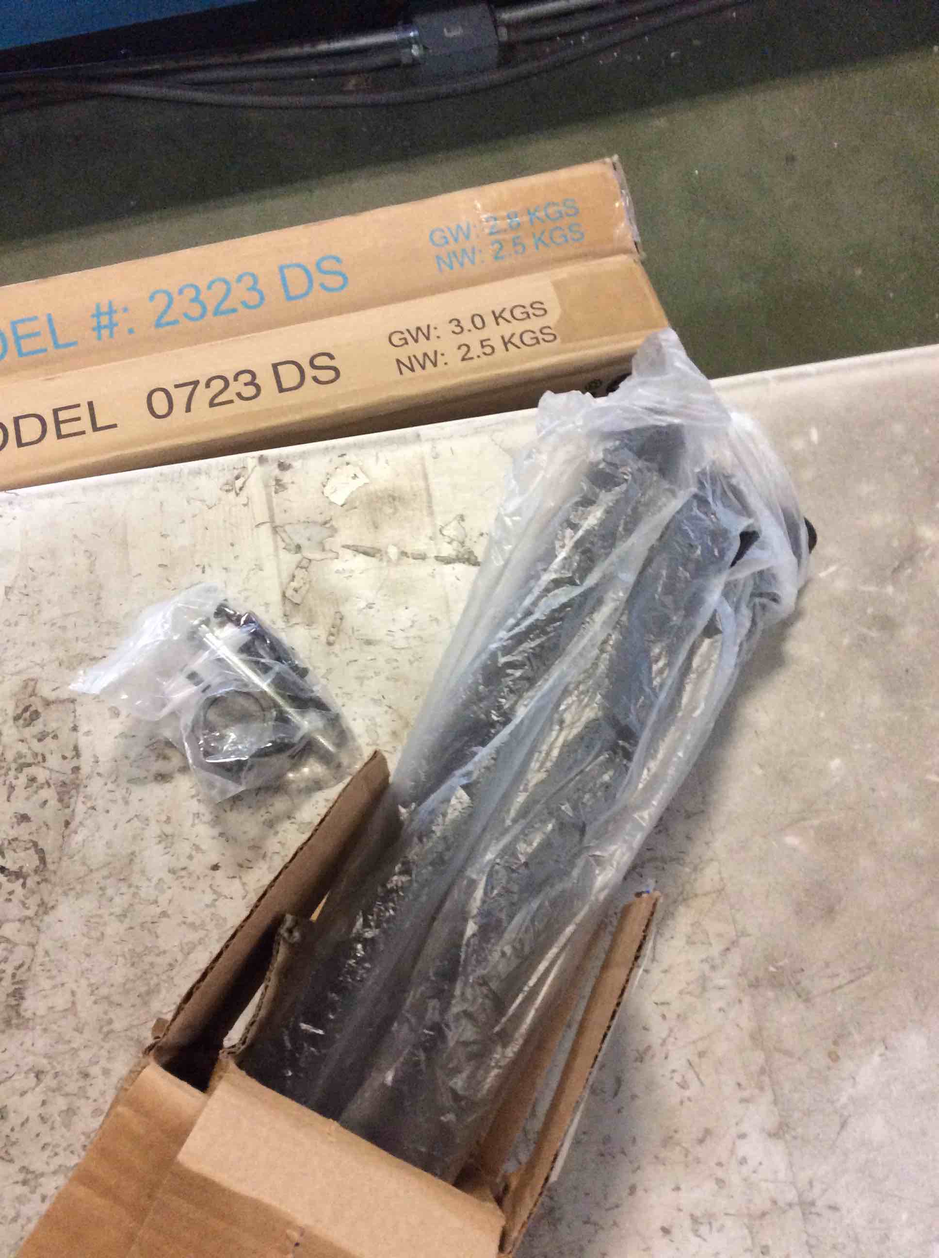 https://s3.amazonaws.com/lotting-images-prod/bidfta/RED5089076_1702582190546.jpeg