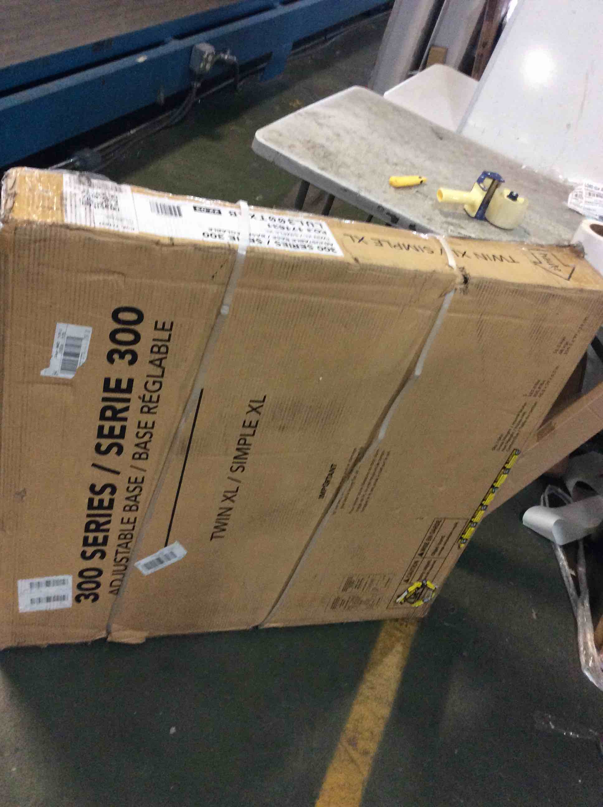 https://s3.amazonaws.com/lotting-images-prod/bidfta/RED5089078_1702582391215.jpeg