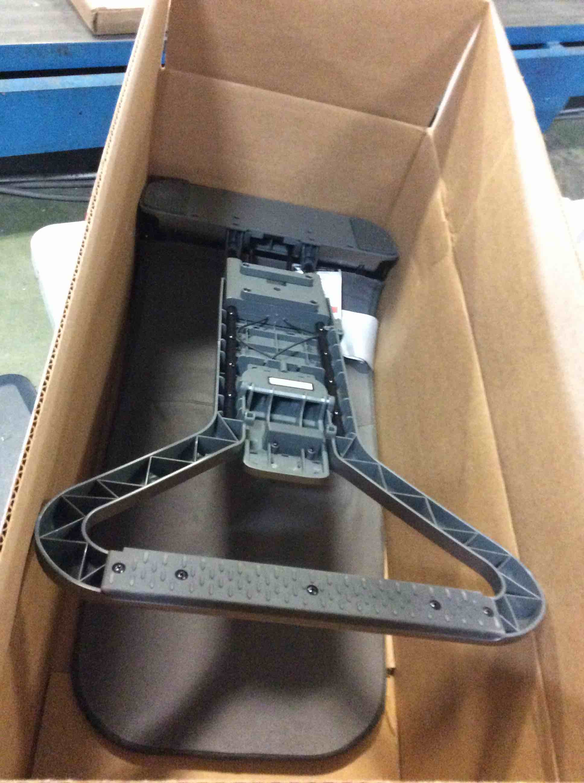 https://s3.amazonaws.com/lotting-images-prod/bidfta/RED5089085_1702582976137.jpeg