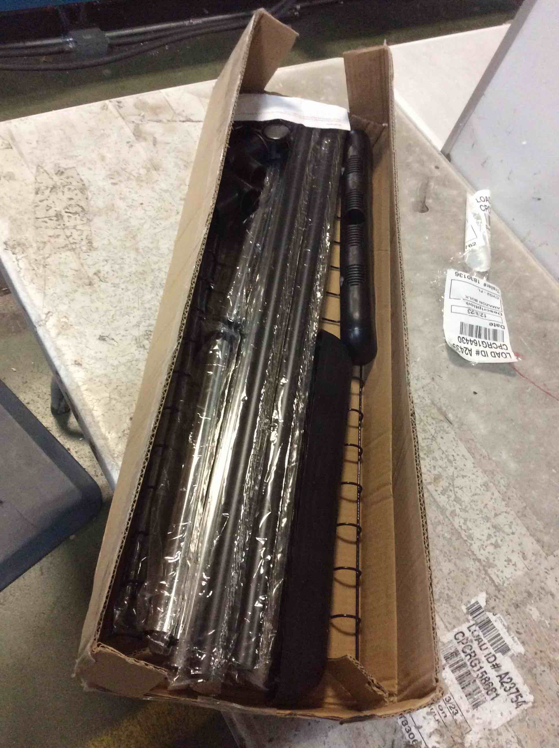 https://s3.amazonaws.com/lotting-images-prod/bidfta/RED5089120_1702587864981.jpeg