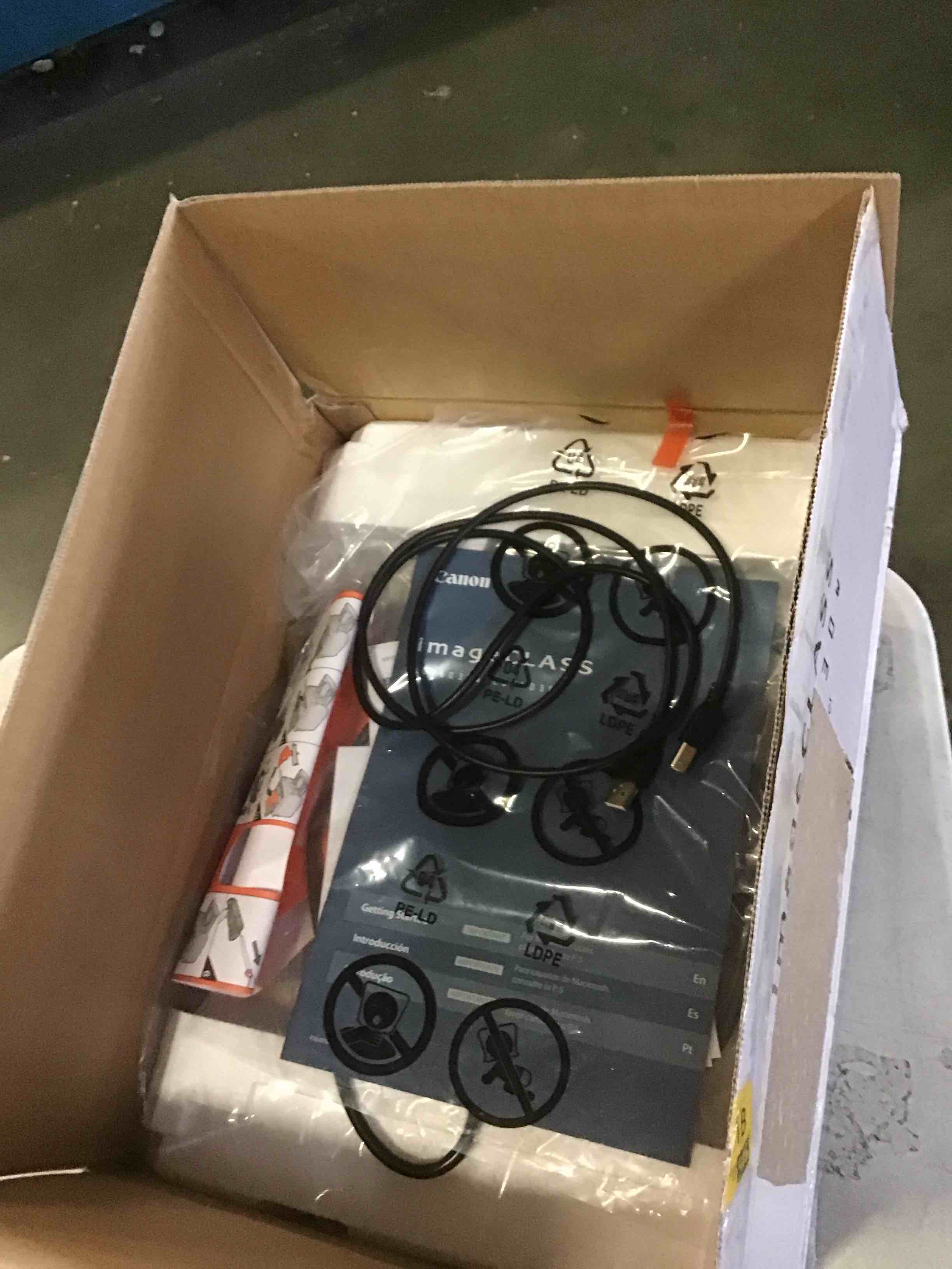 https://s3.amazonaws.com/lotting-images-prod/bidfta/RED5089880_1703018967610.jpeg
