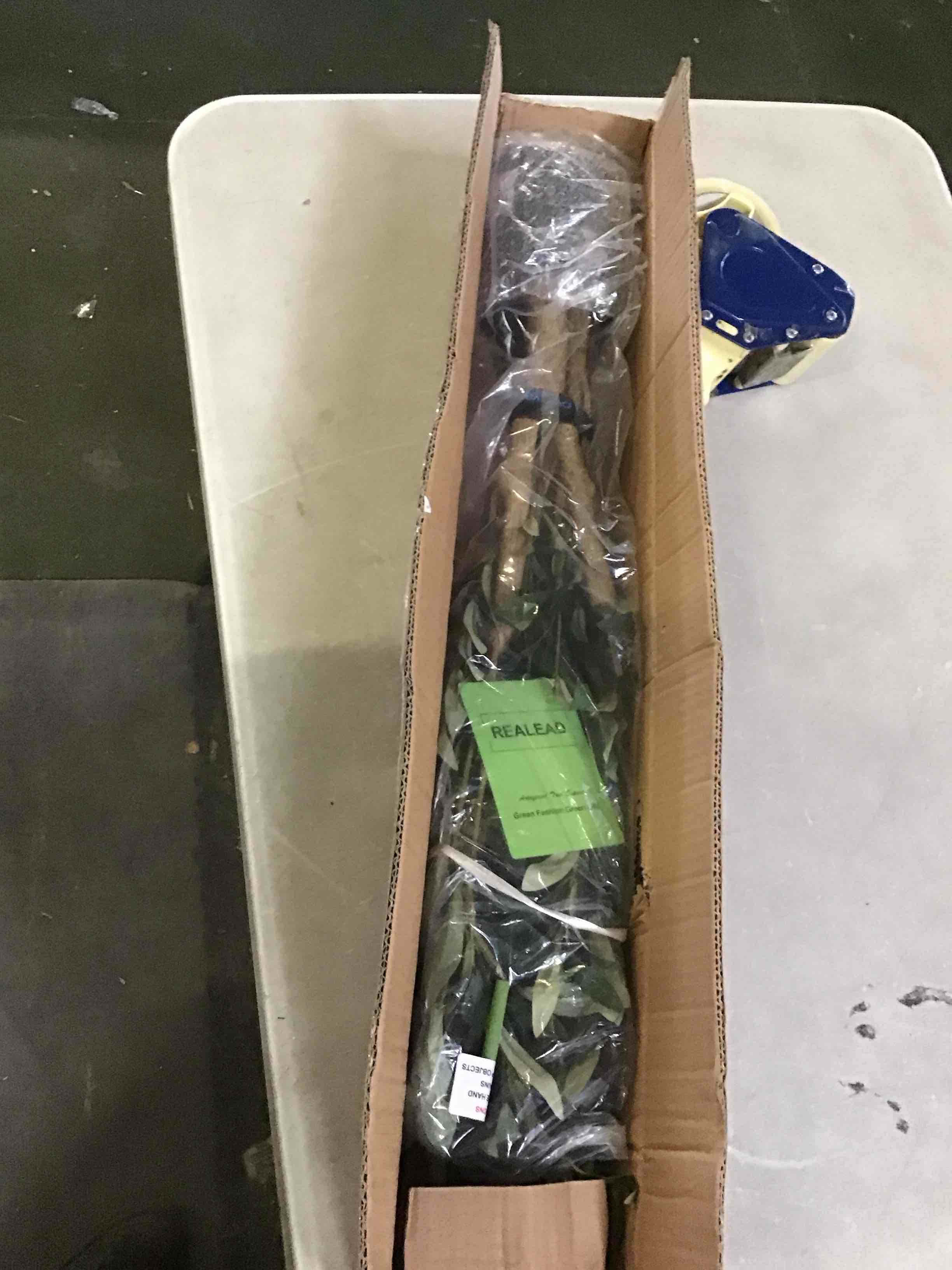 https://s3.amazonaws.com/lotting-images-prod/bidfta/RED5090141_1703104882204.jpeg