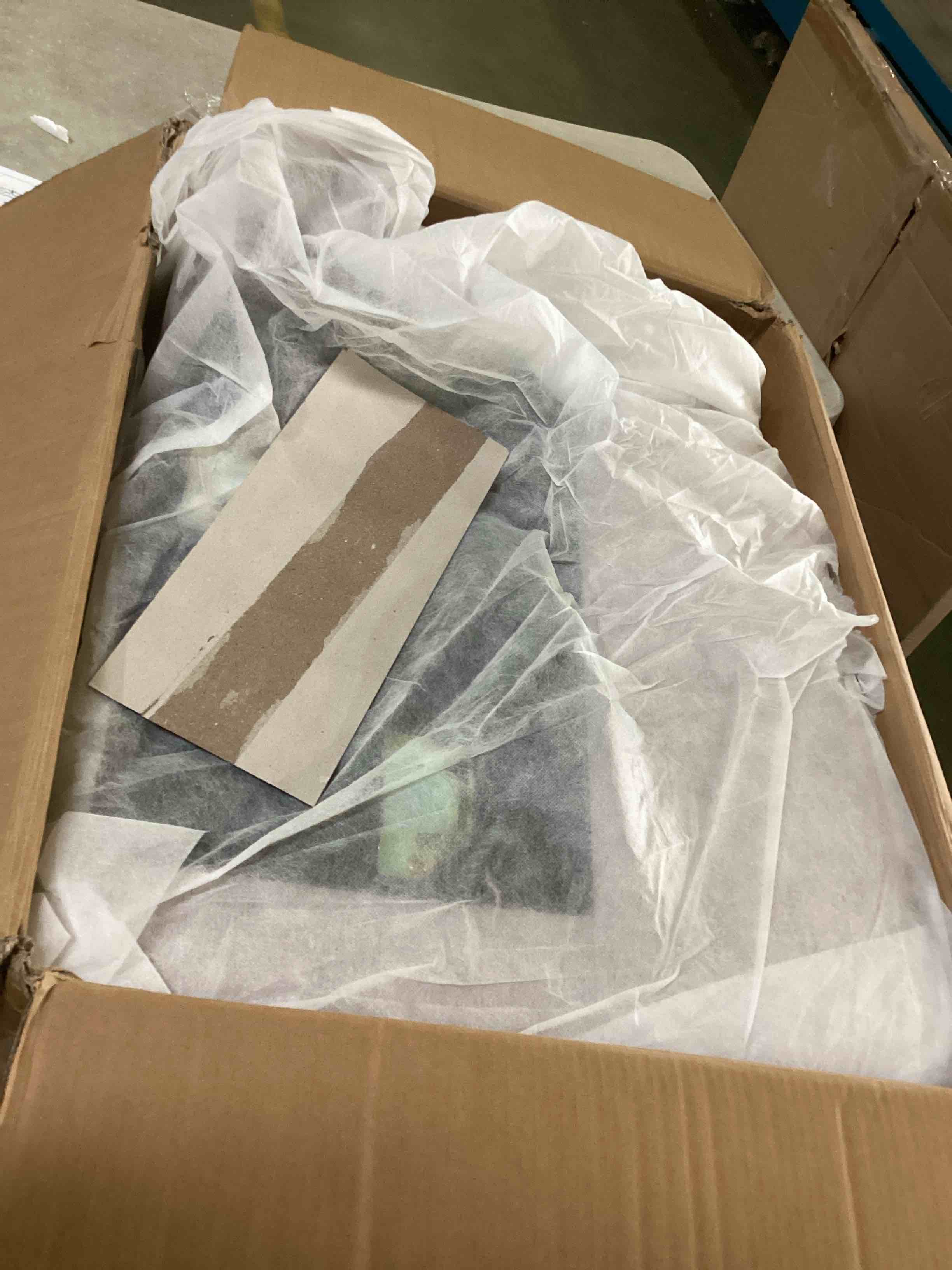 https://s3.amazonaws.com/lotting-images-prod/bidfta/RED5090273_1703172954342.jpeg