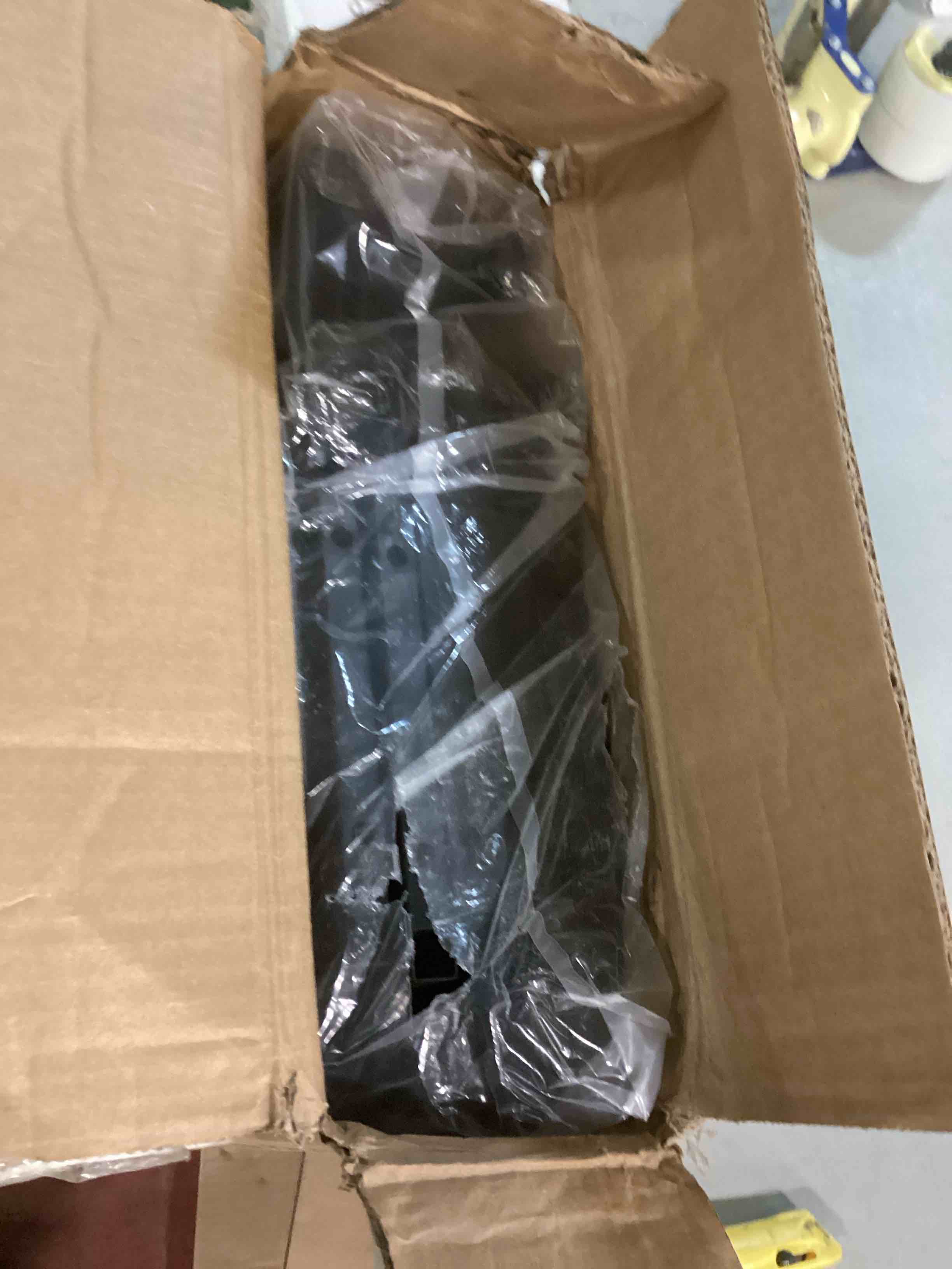 https://s3.amazonaws.com/lotting-images-prod/bidfta/RED5090444_1703246743606.jpeg