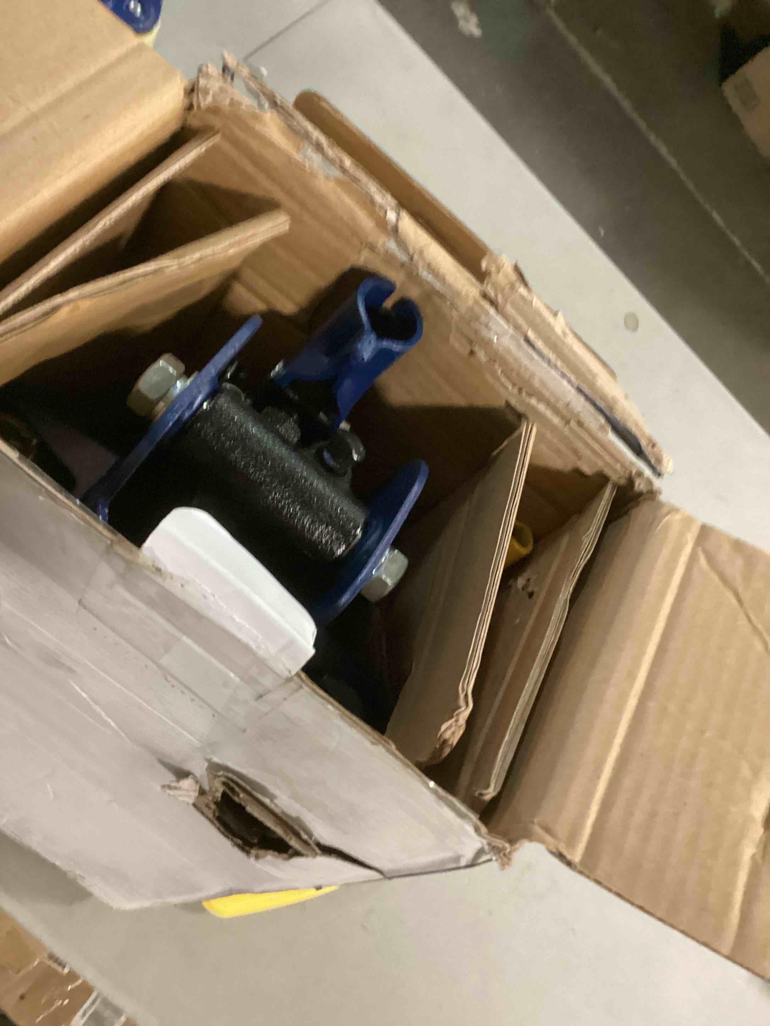 https://s3.amazonaws.com/lotting-images-prod/bidfta/RED5090481_1703250831526.jpeg