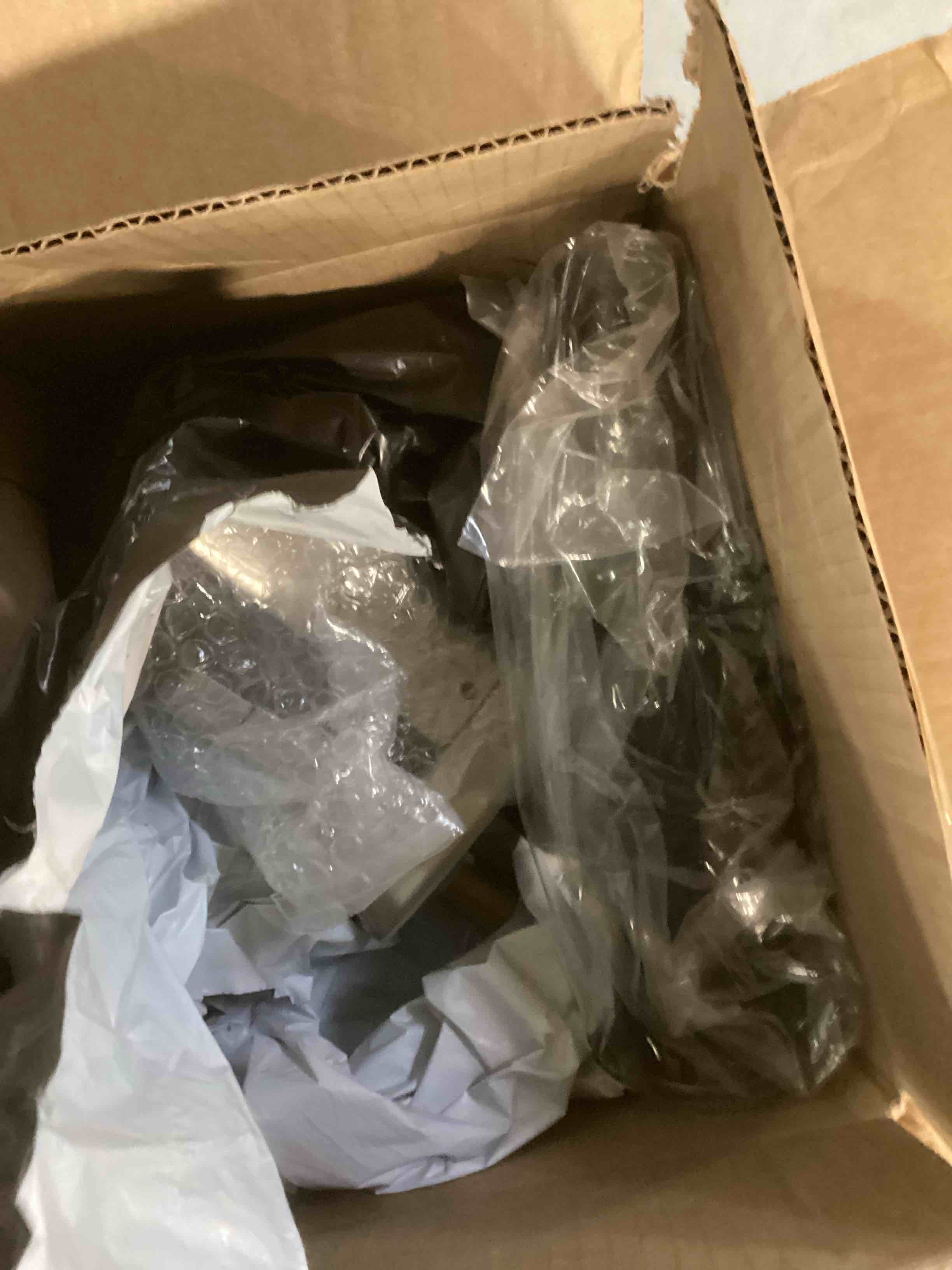 https://s3.amazonaws.com/lotting-images-prod/bidfta/RED5090669_1703279667413.jpeg