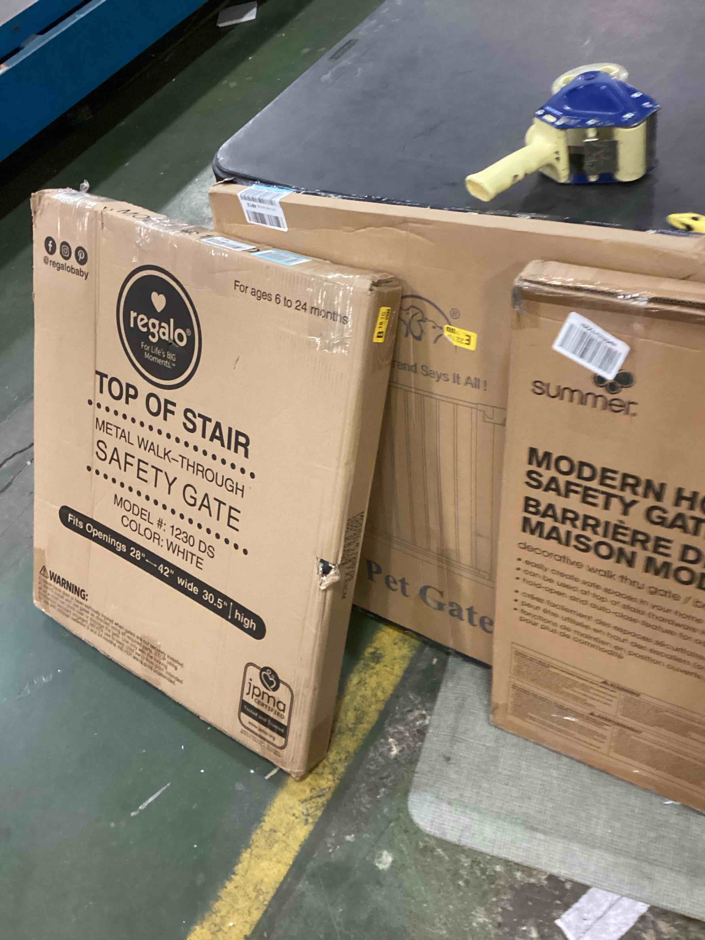 https://s3.amazonaws.com/lotting-images-prod/bidfta/RED5090738_1703344740263.jpeg