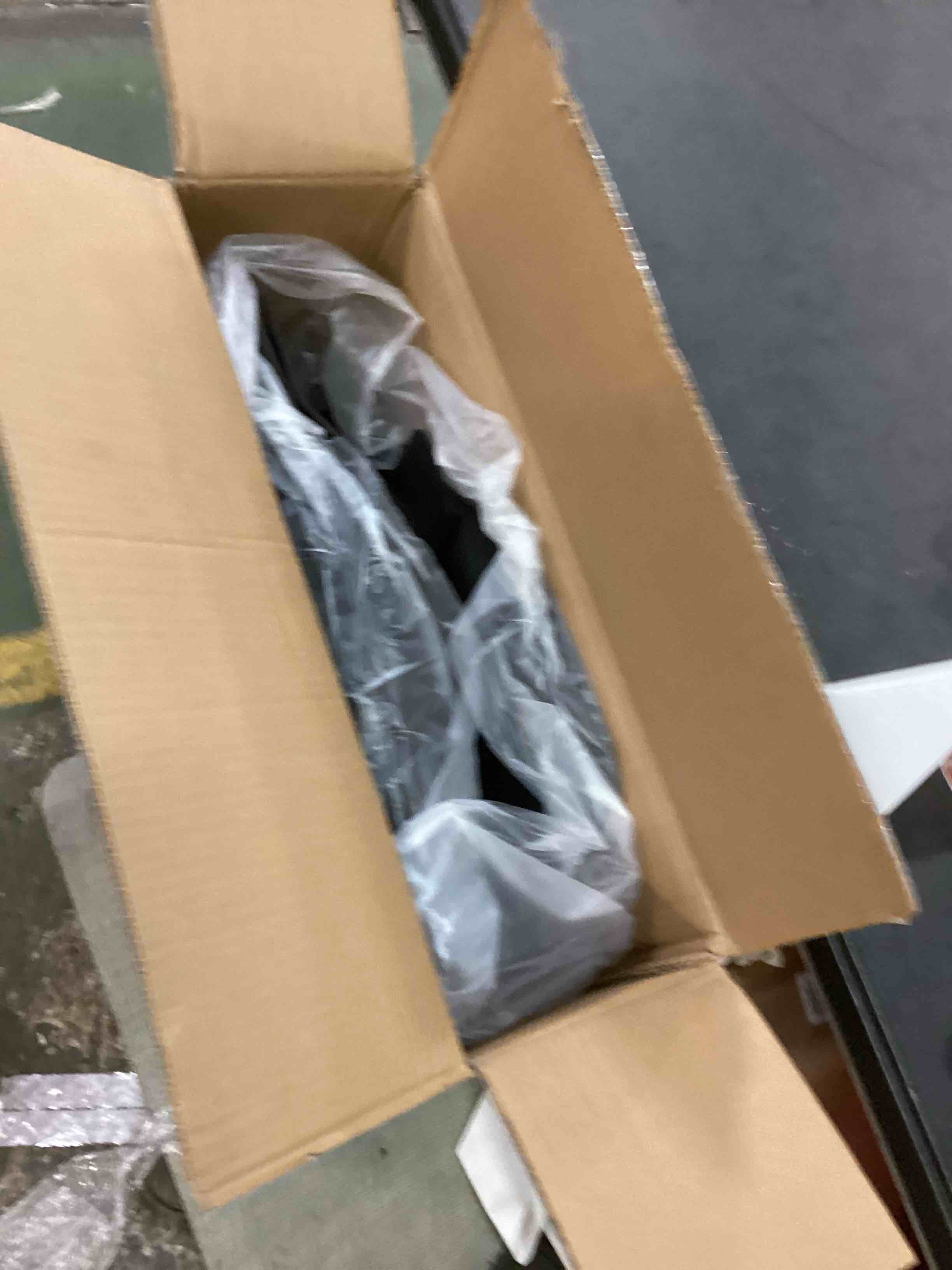 https://s3.amazonaws.com/lotting-images-prod/bidfta/RED5090781_1703348657724.jpeg