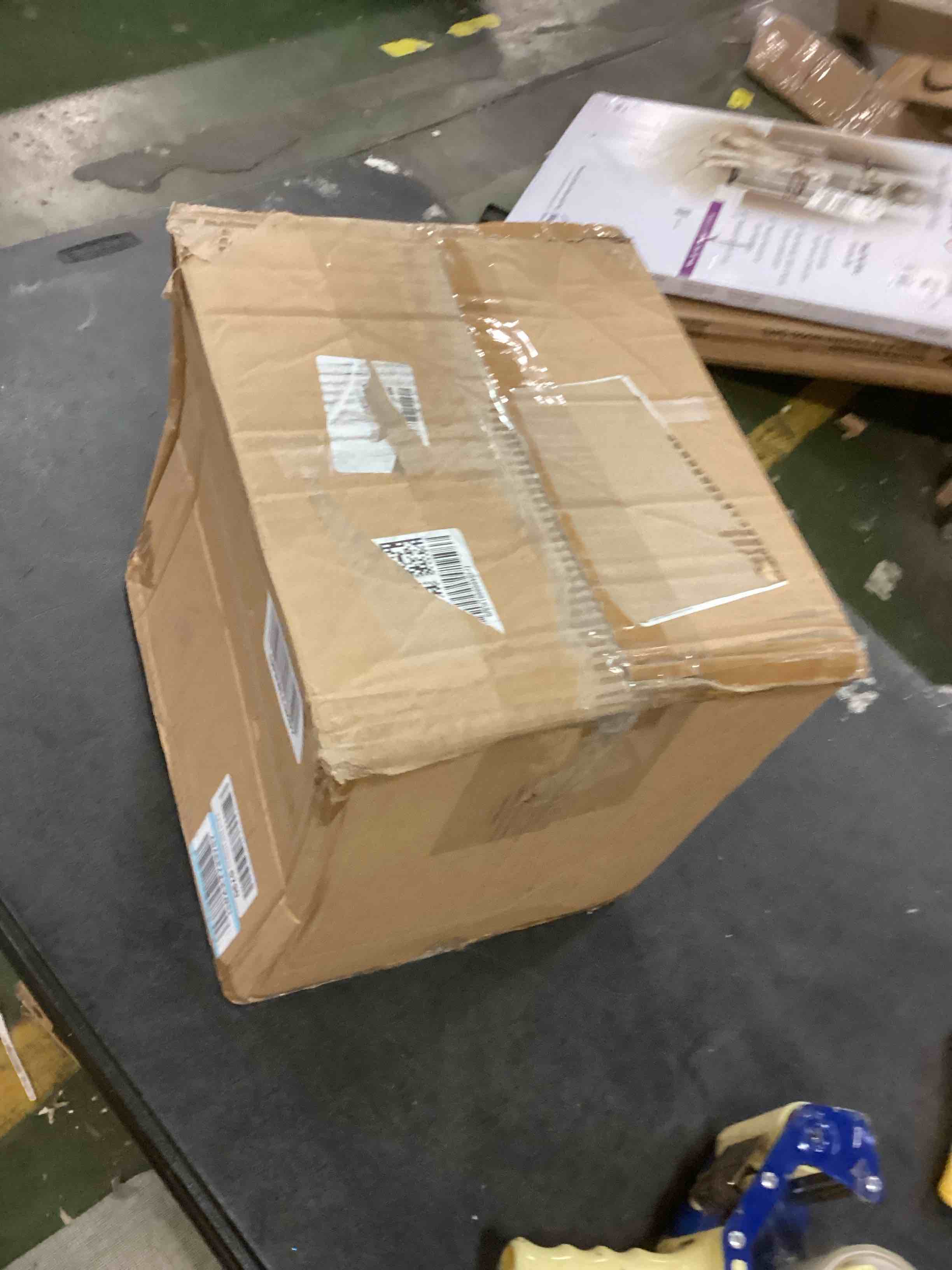 https://s3.amazonaws.com/lotting-images-prod/bidfta/RED5090837_1703352982658.jpeg