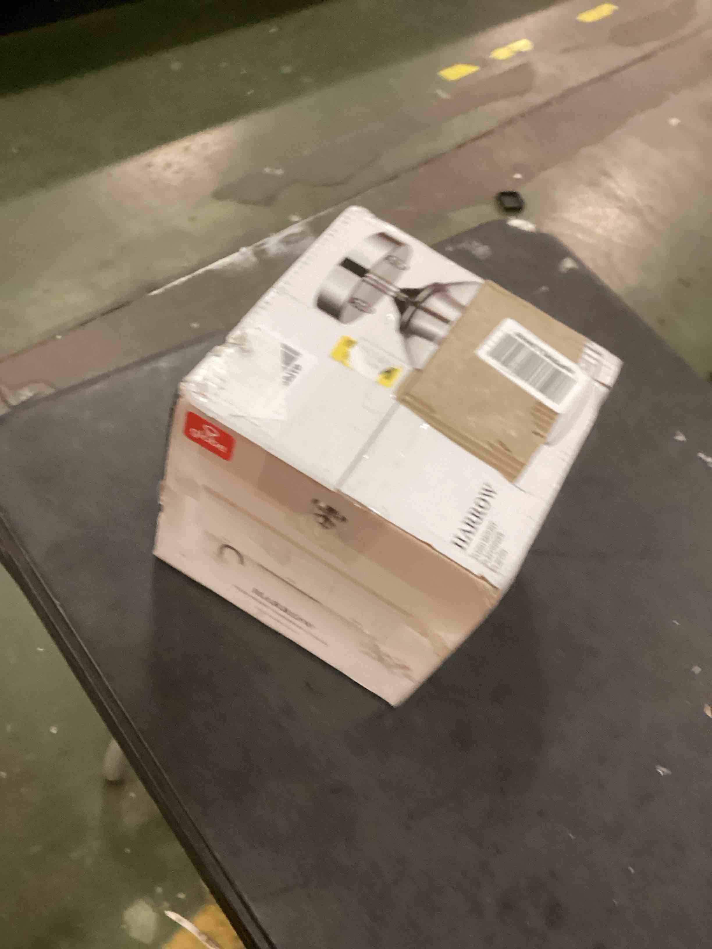 https://s3.amazonaws.com/lotting-images-prod/bidfta/RED5090853_1703356048701.jpeg