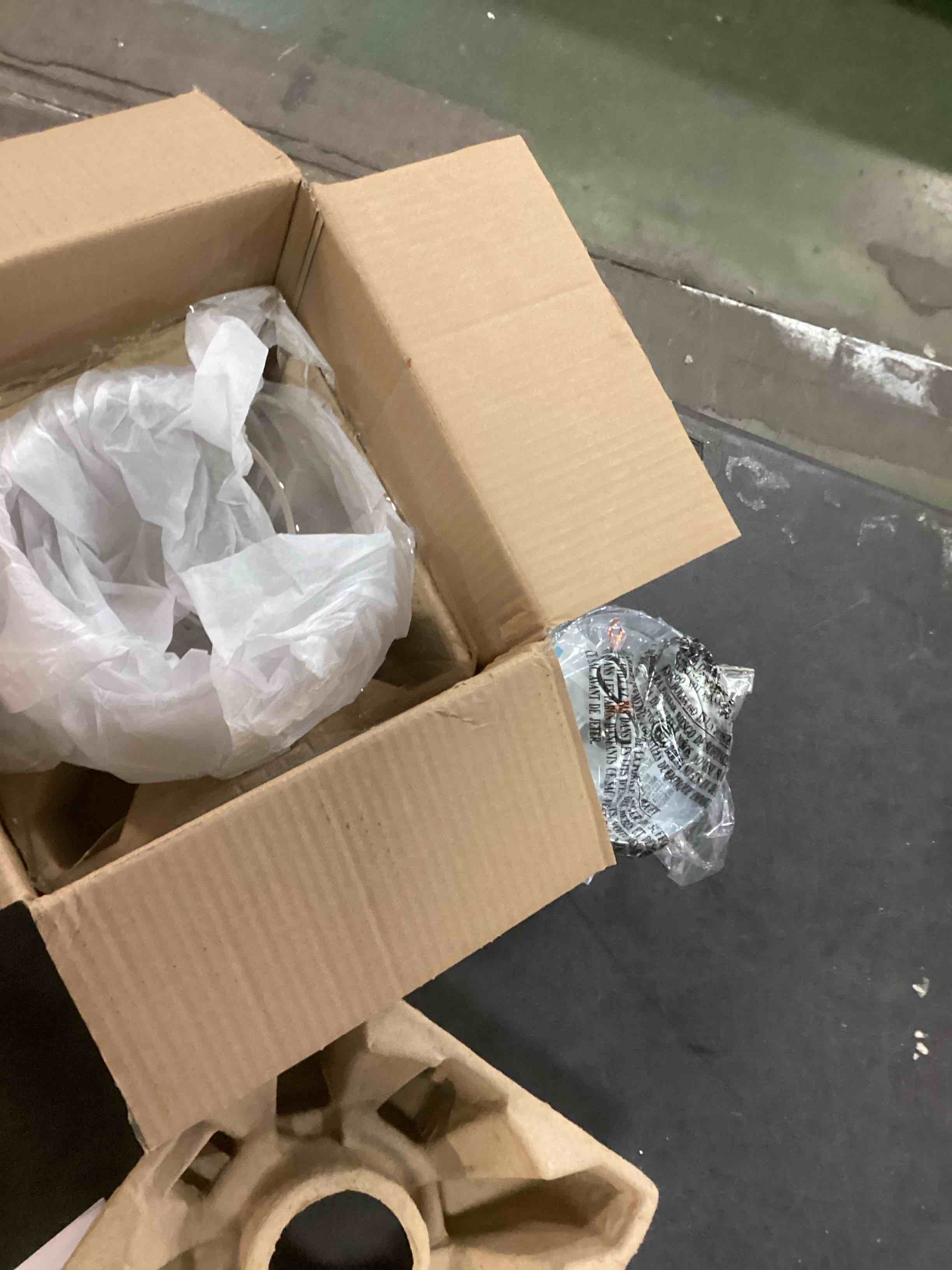 https://s3.amazonaws.com/lotting-images-prod/bidfta/RED5090853_1703356095961.jpeg