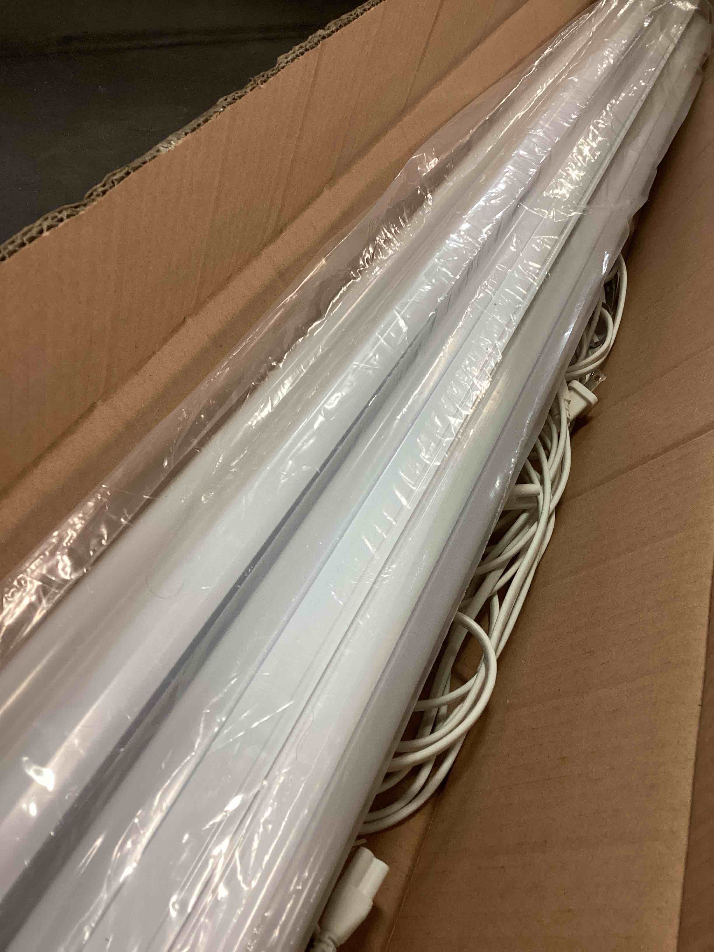 https://s3.amazonaws.com/lotting-images-prod/bidfta/RED5091034_1703782776026.jpeg