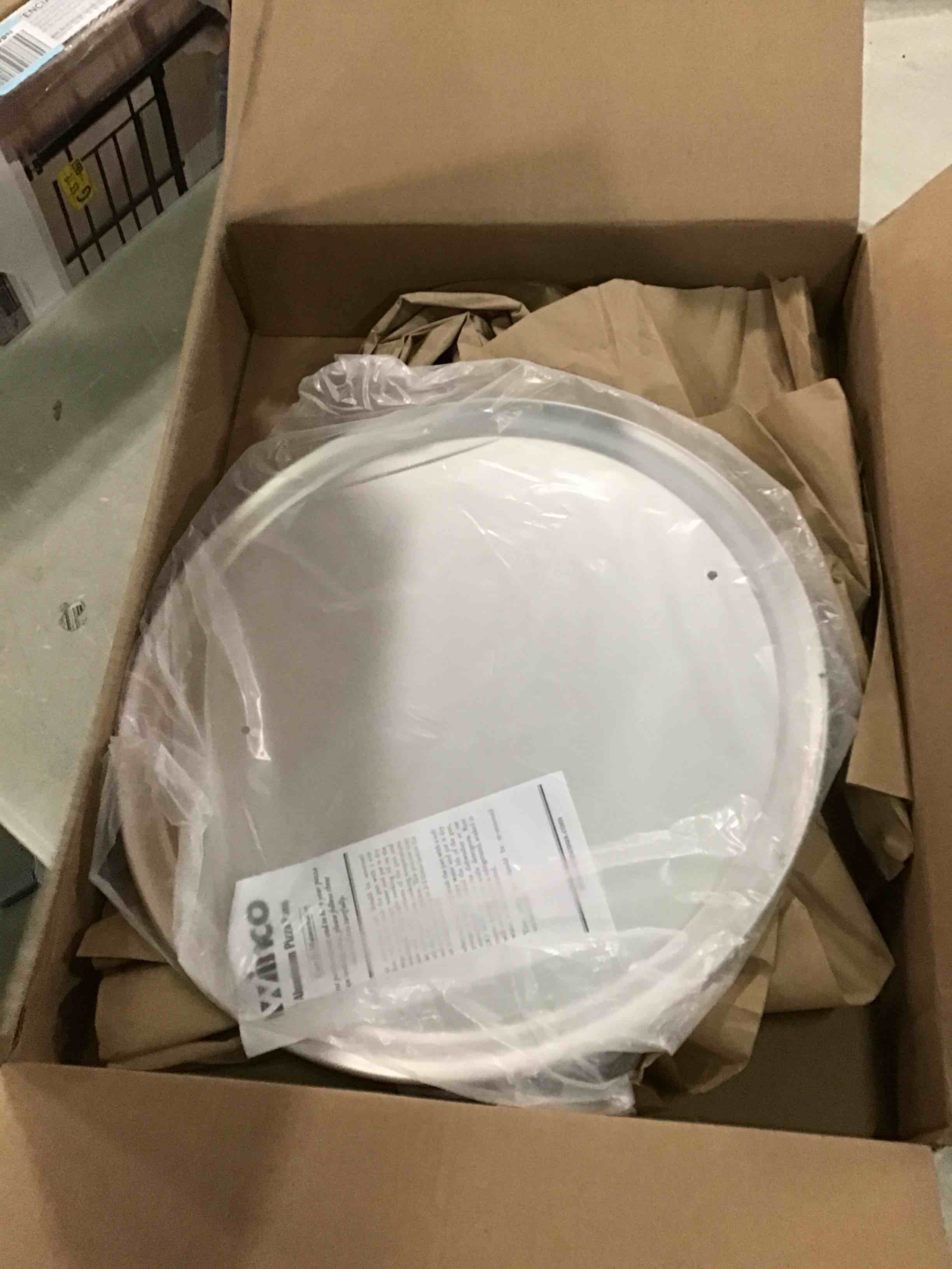 https://s3.amazonaws.com/lotting-images-prod/bidfta/RED5091225_1703967930948.jpeg
