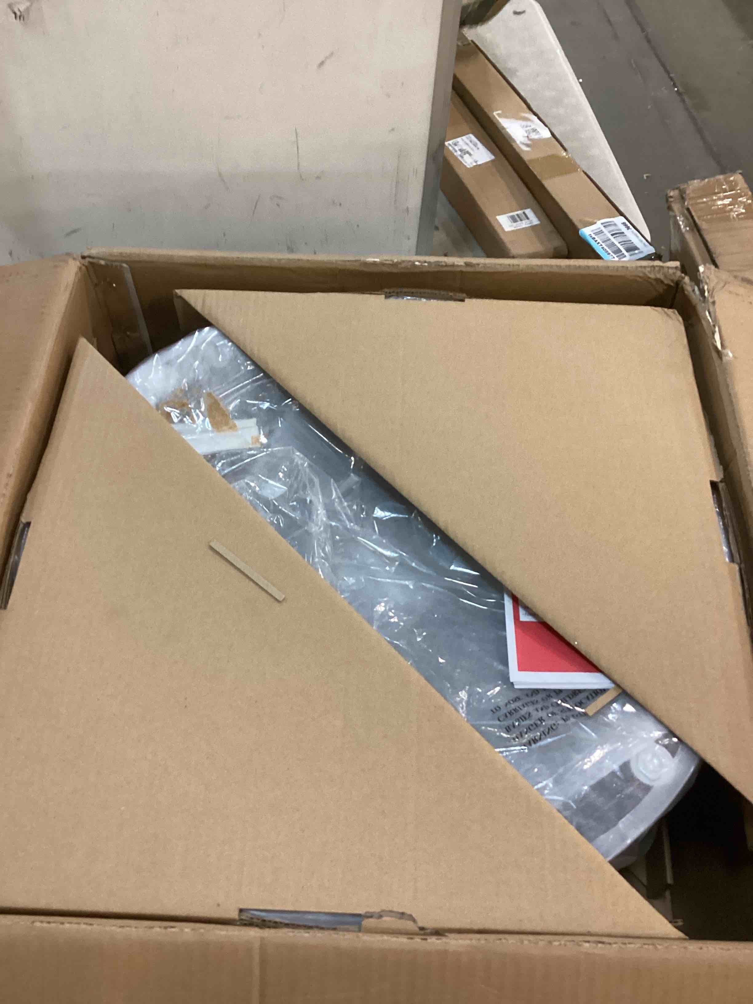 https://s3.amazonaws.com/lotting-images-prod/bidfta/RED5091270_1704285254757.jpeg