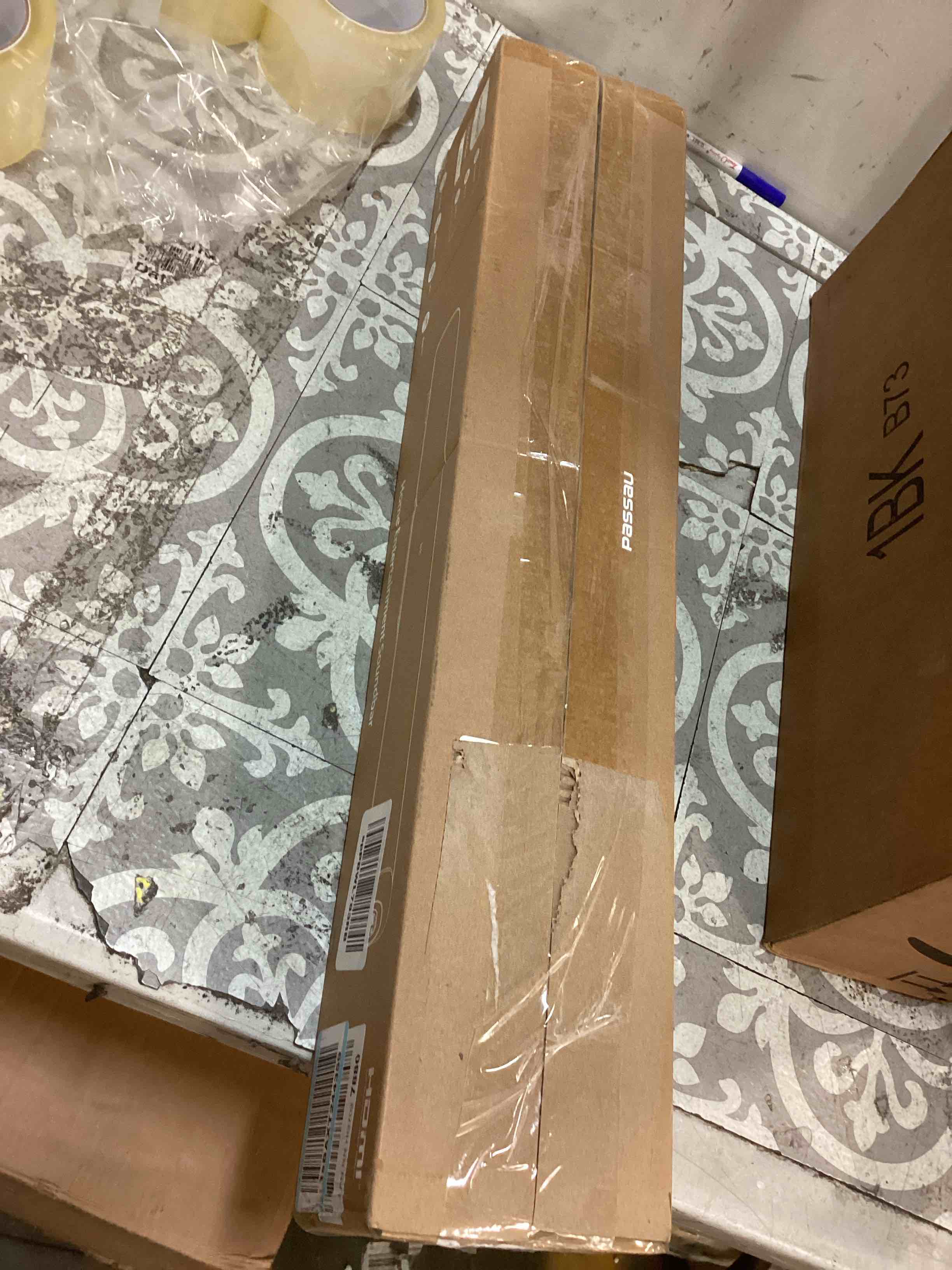 https://s3.amazonaws.com/lotting-images-prod/bidfta/RED5091291_1704288536590.jpeg