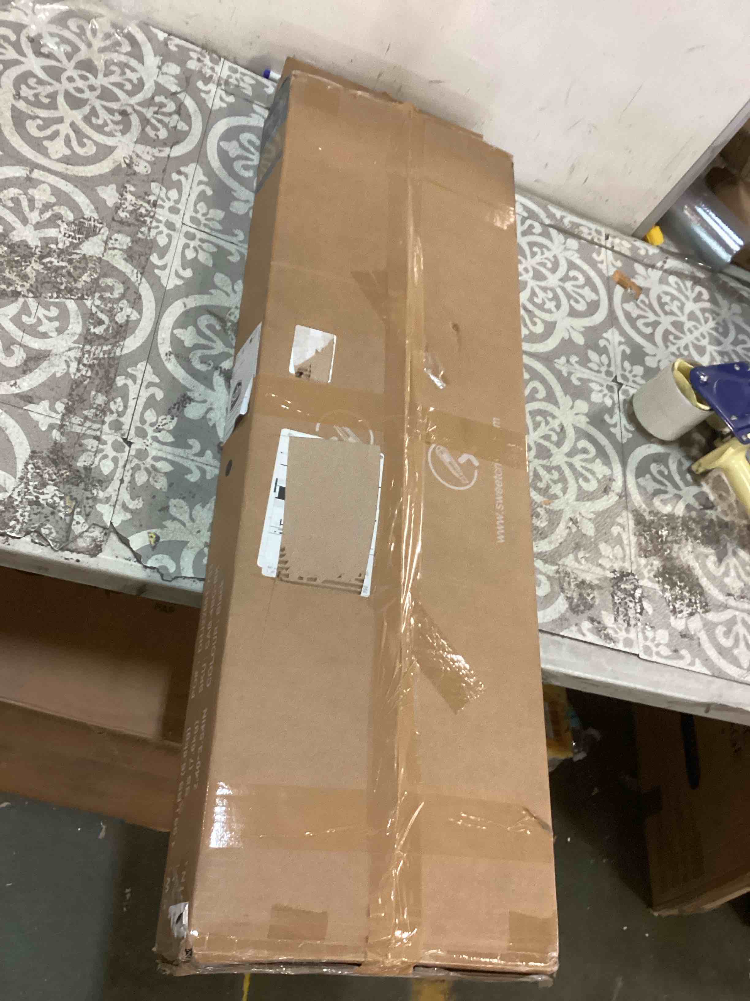 https://s3.amazonaws.com/lotting-images-prod/bidfta/RED5091381_1704303020141.jpeg