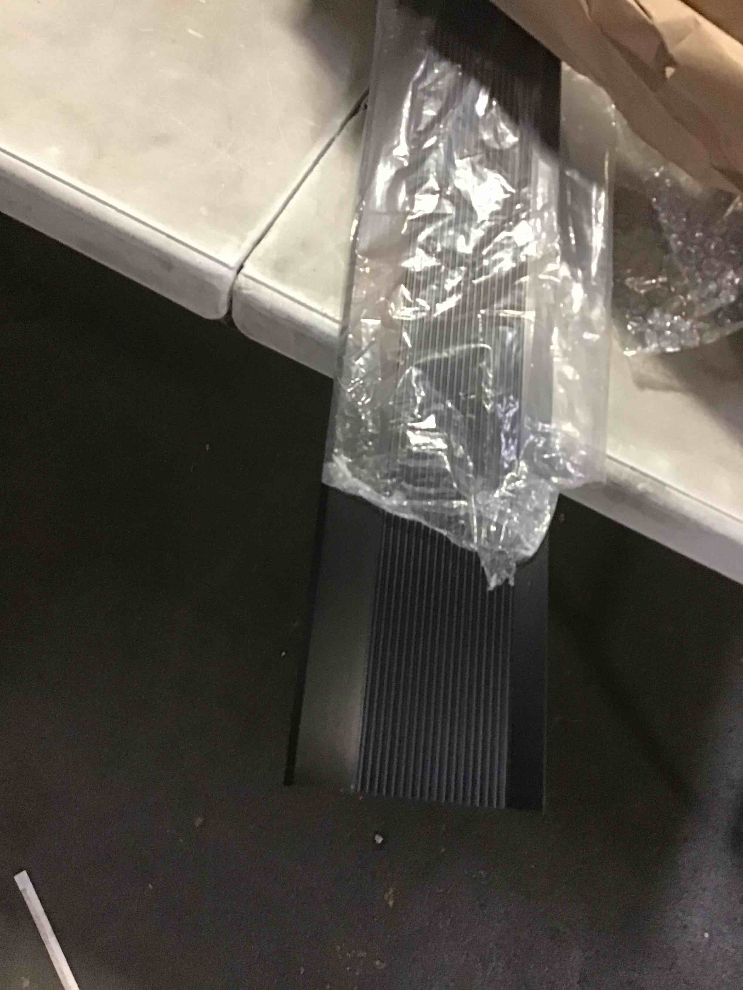 https://s3.amazonaws.com/lotting-images-prod/bidfta/RED5092347_1702924555095.jpeg