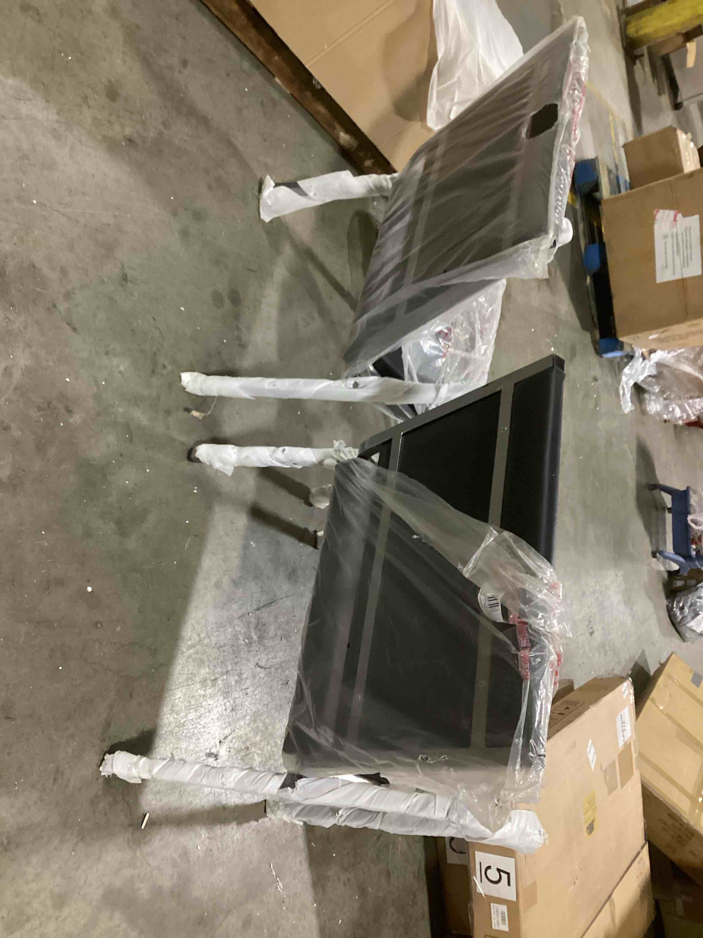 https://s3.amazonaws.com/lotting-images-prod/bidfta/RED5095993_1706190217453.jpeg