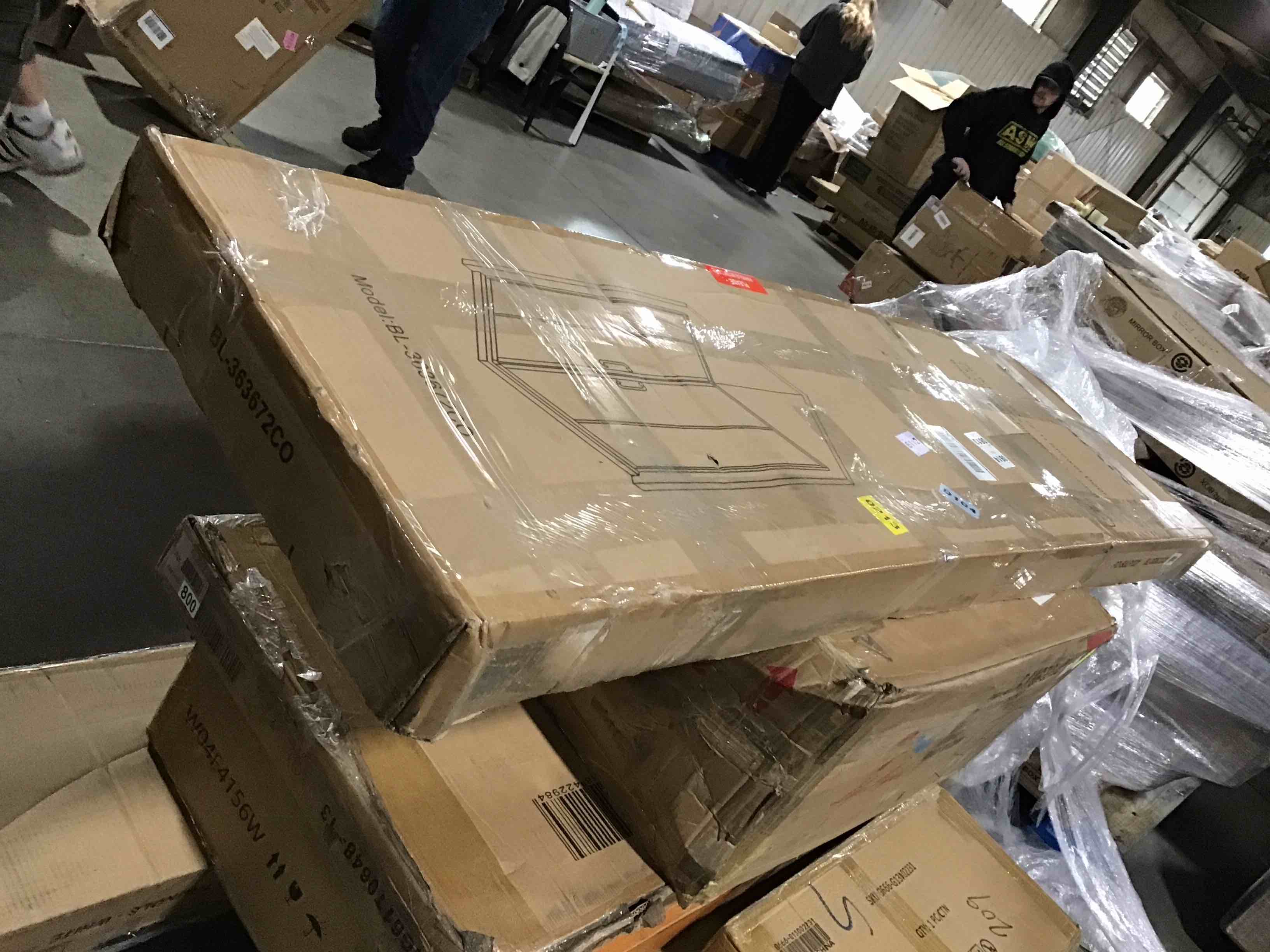 https://s3.amazonaws.com/lotting-images-prod/bidfta/RED5096996_1708025983293.jpeg