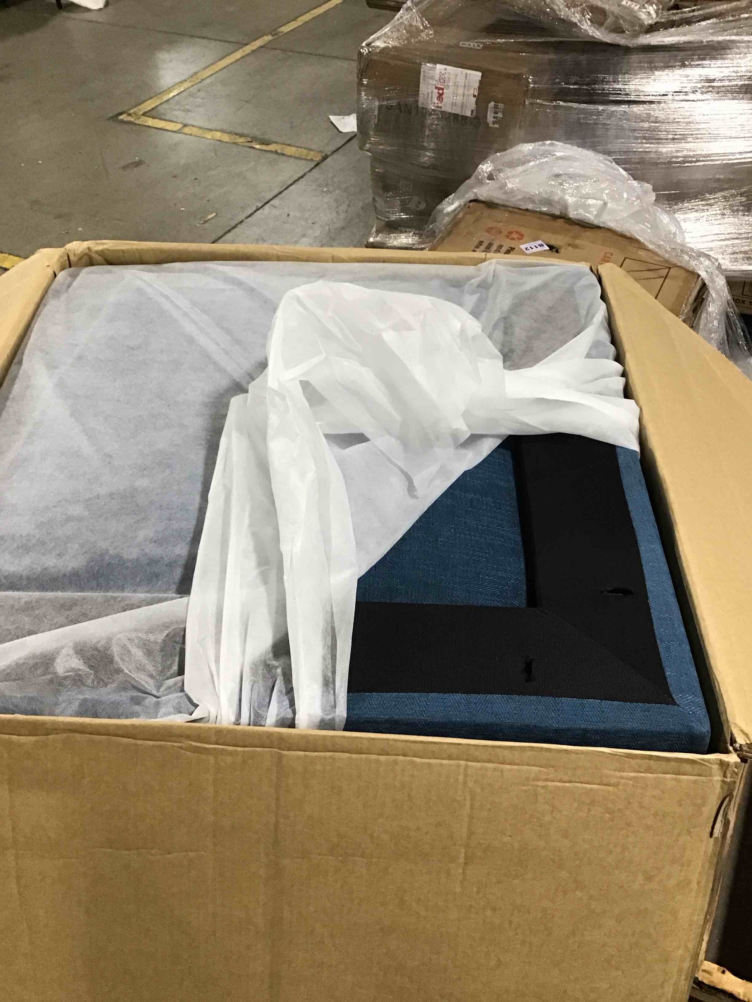 https://s3.amazonaws.com/lotting-images-prod/bidfta/RED5096997_1708026500903.jpeg