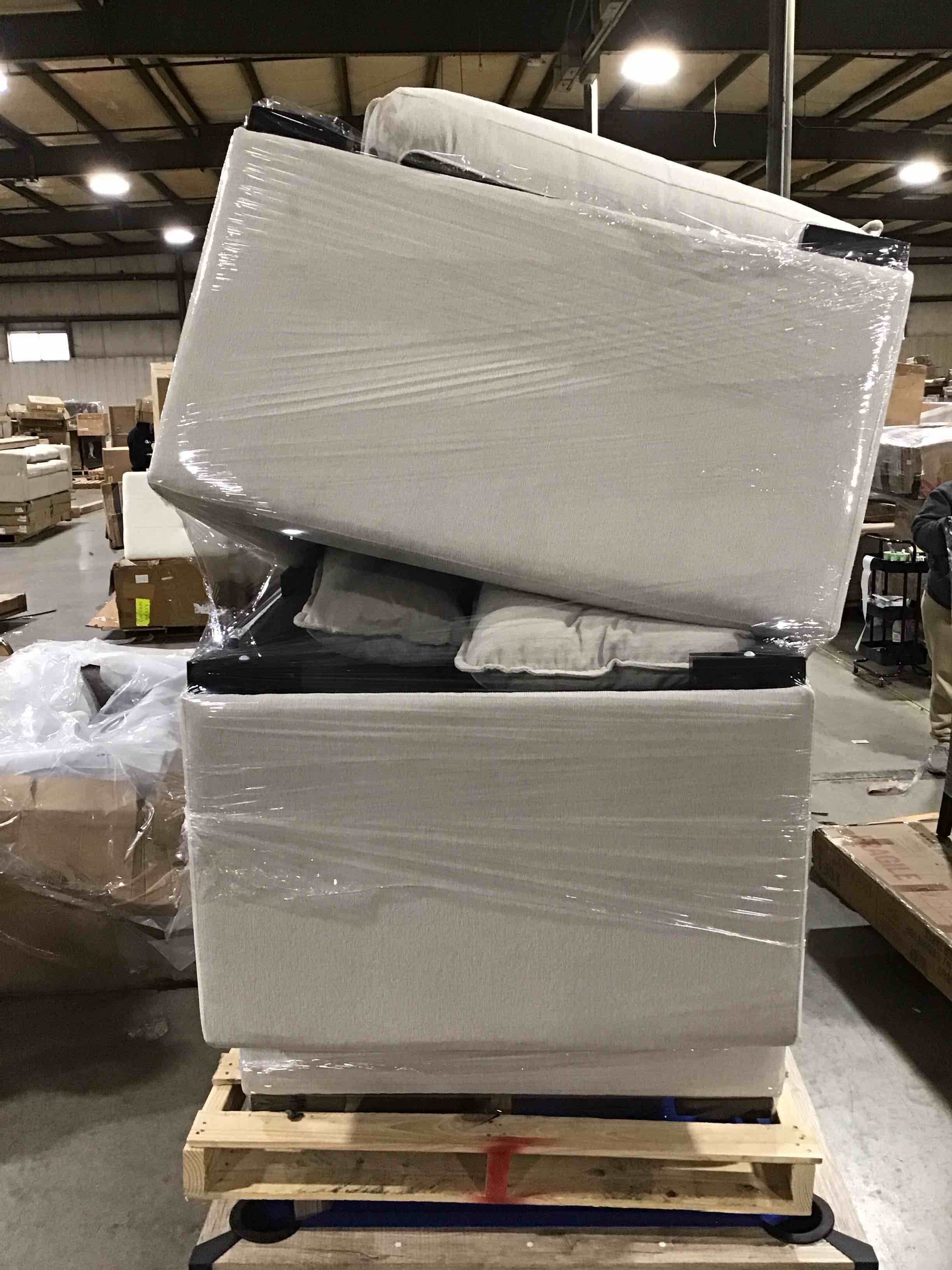https://s3.amazonaws.com/lotting-images-prod/bidfta/RED5097043_1708111589037.jpeg