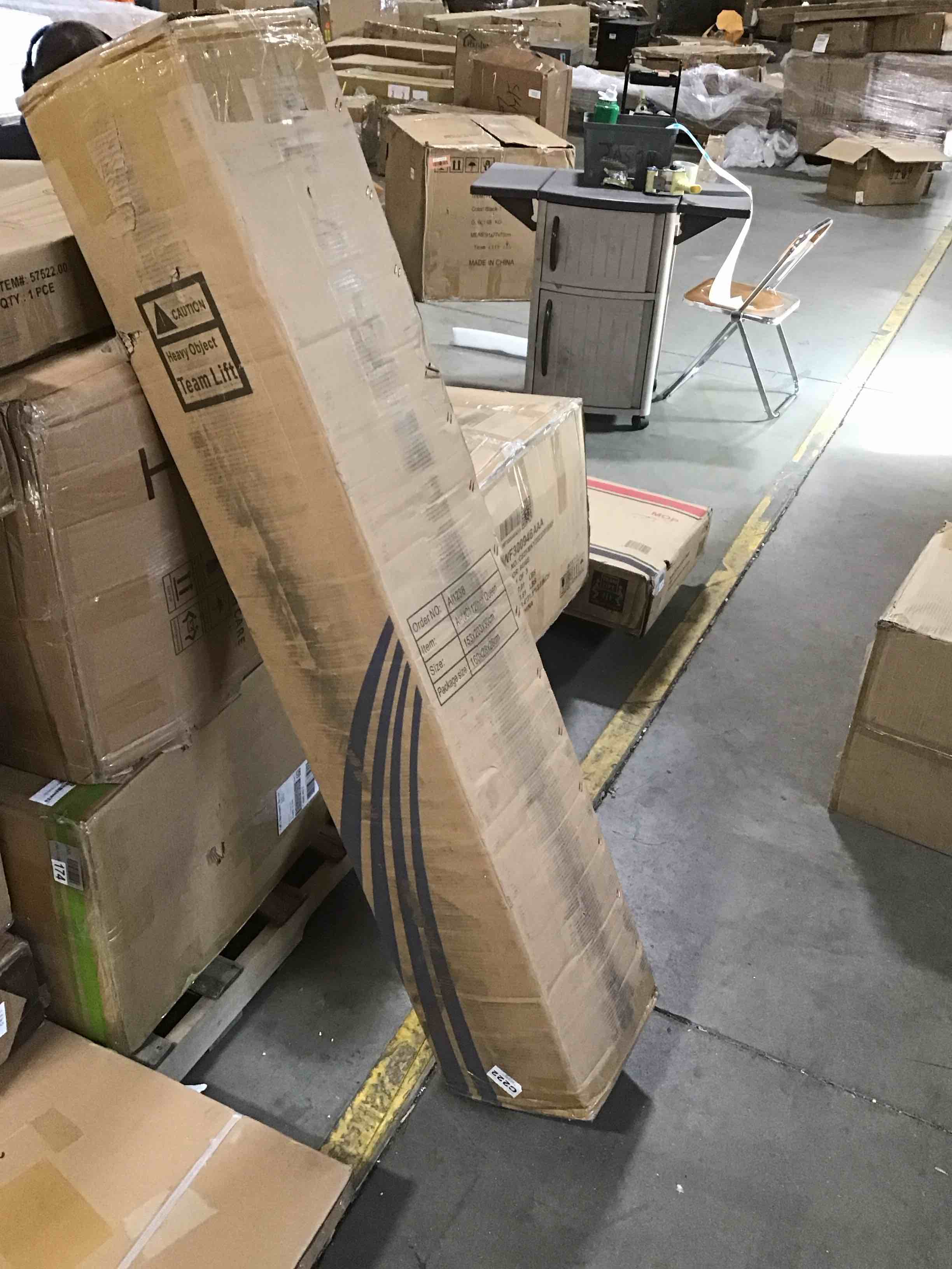 https://s3.amazonaws.com/lotting-images-prod/bidfta/RED5097233_1708445452534.jpeg