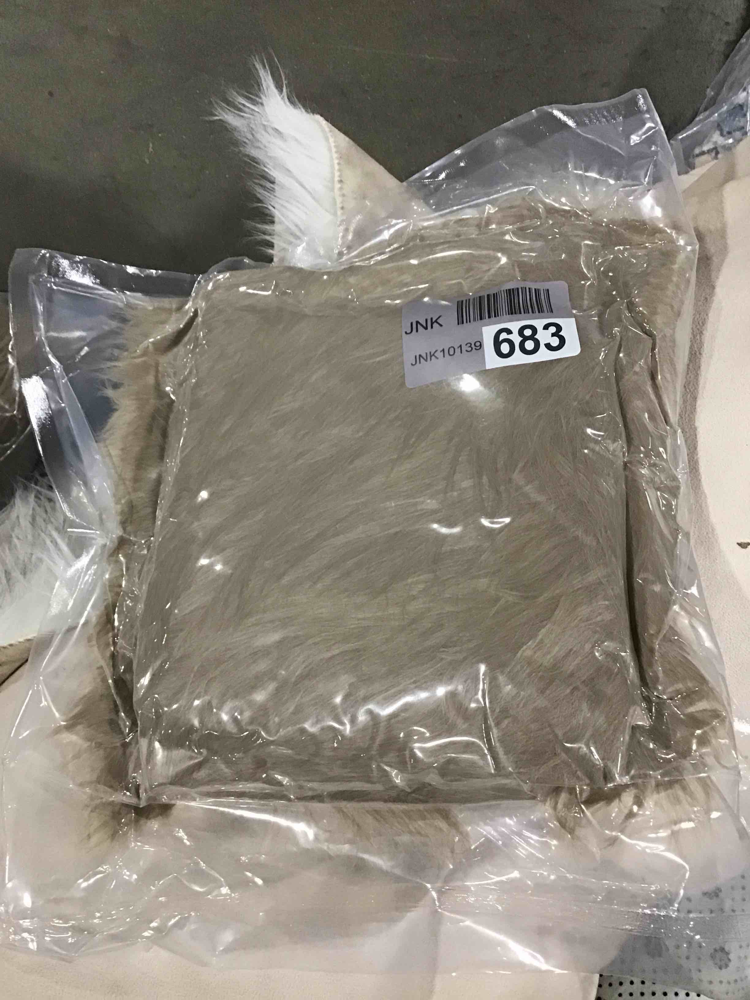 https://s3.amazonaws.com/lotting-images-prod/bidfta/RED5097359_1708610573240.jpeg