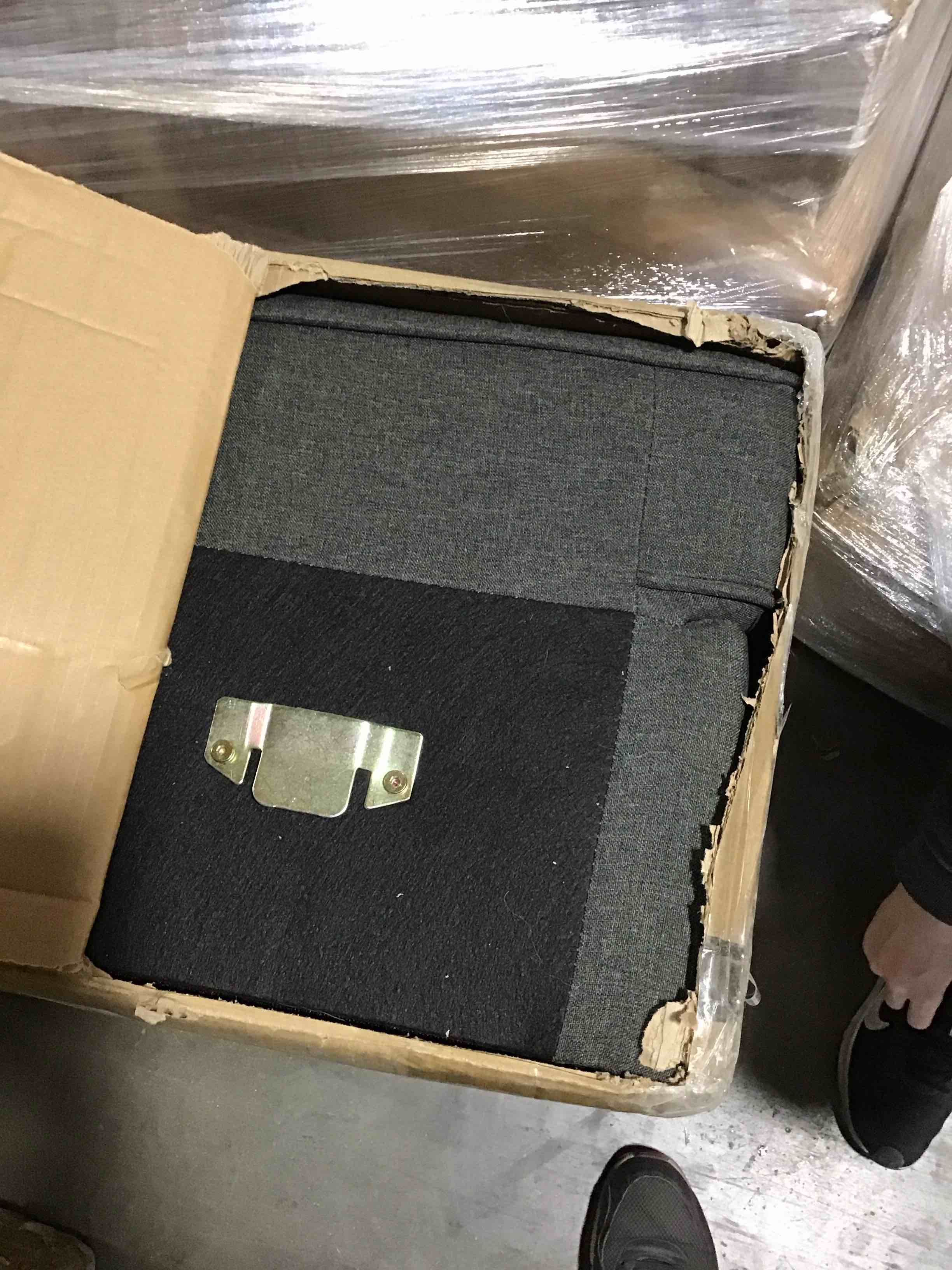 https://s3.amazonaws.com/lotting-images-prod/bidfta/RED5098830_1707164476903.jpeg