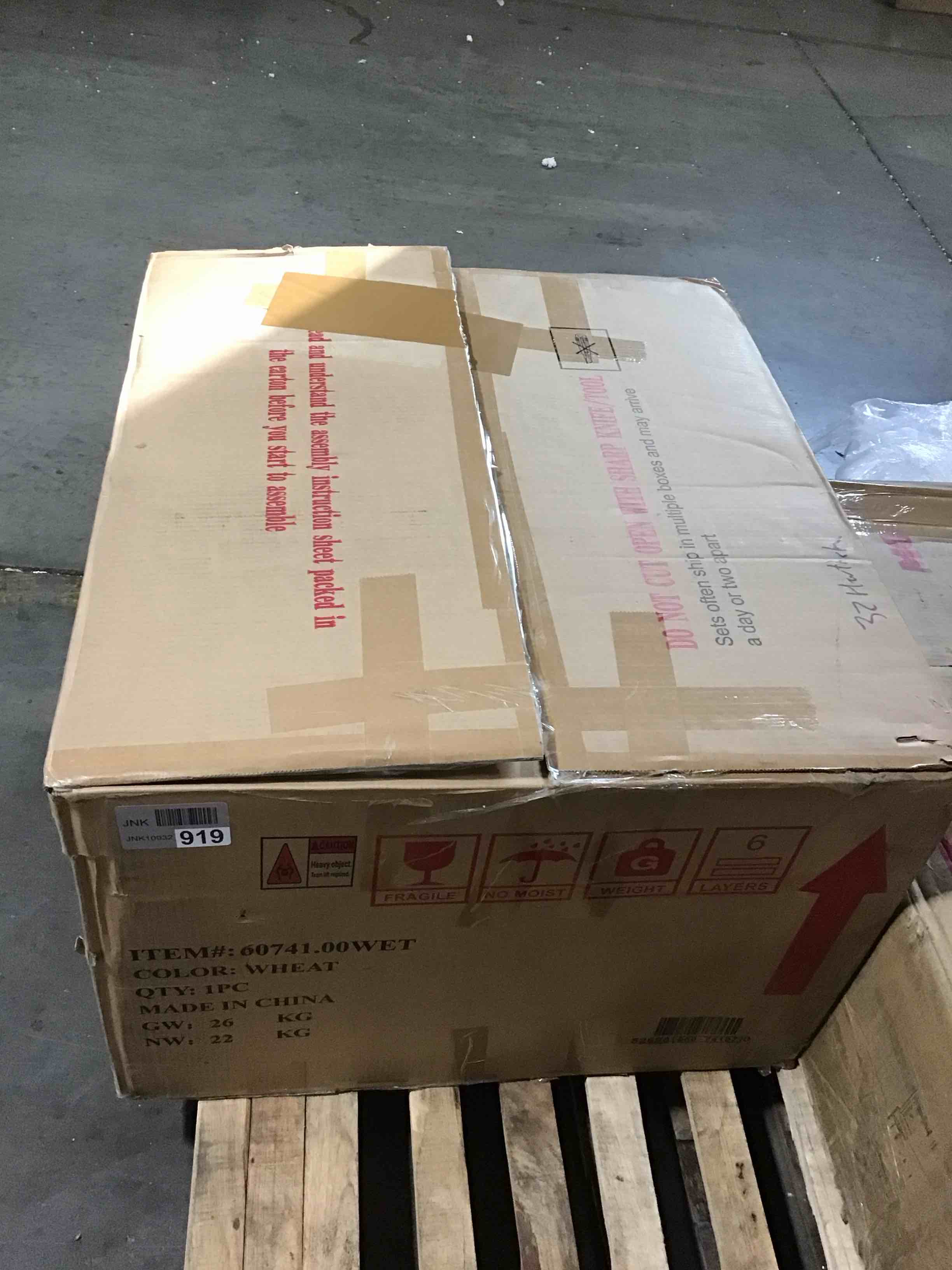 https://s3.amazonaws.com/lotting-images-prod/bidfta/RED5098831_1707164717792.jpeg
